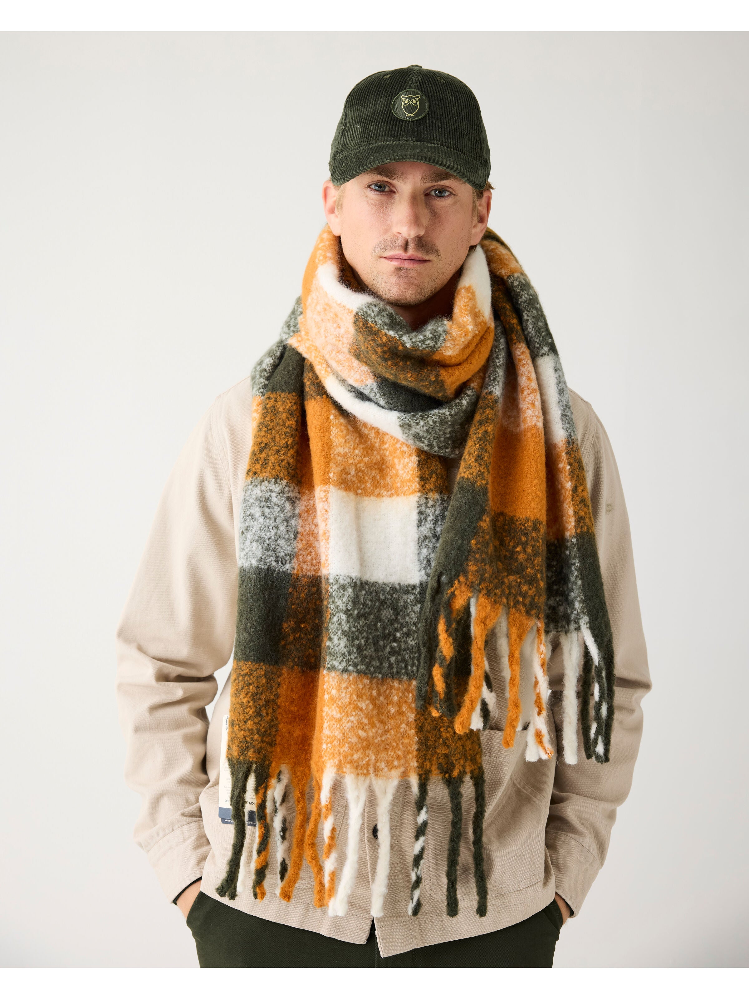 knowledge cotton apparel unisexe echarpe polyester recycle kaki orange l armoire poethique 1