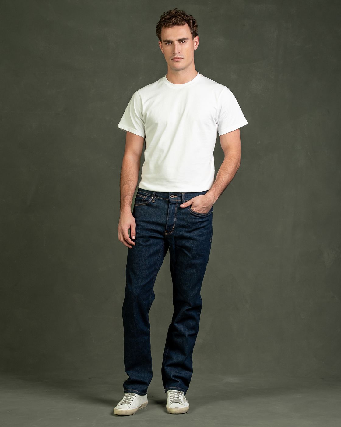kuyichi homme jean droit en coton regeneratif bleu brut scott regular dark rin