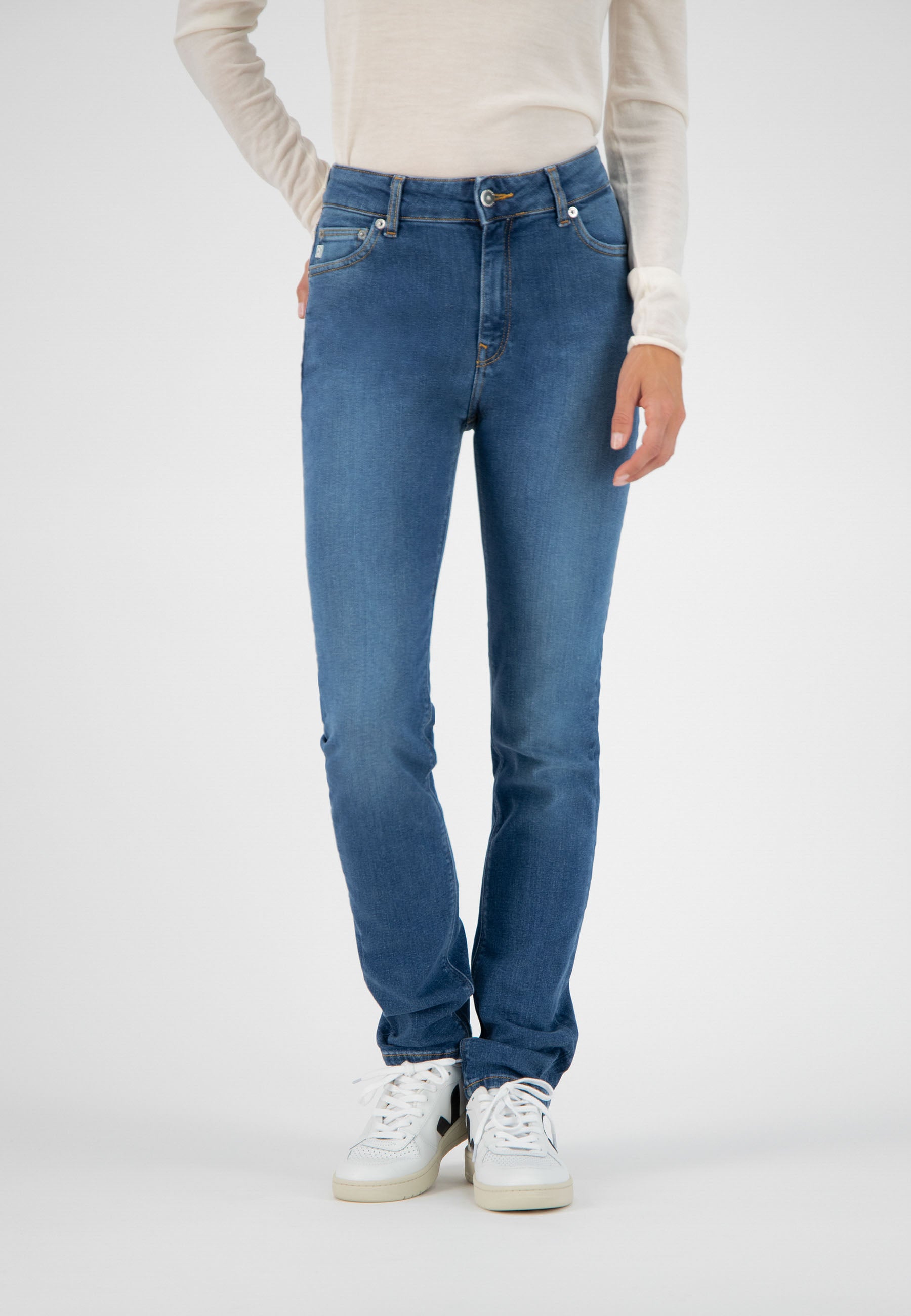 Jean slim en coton bio et coton recyclé · bleu denim - regular swan authentic indigo