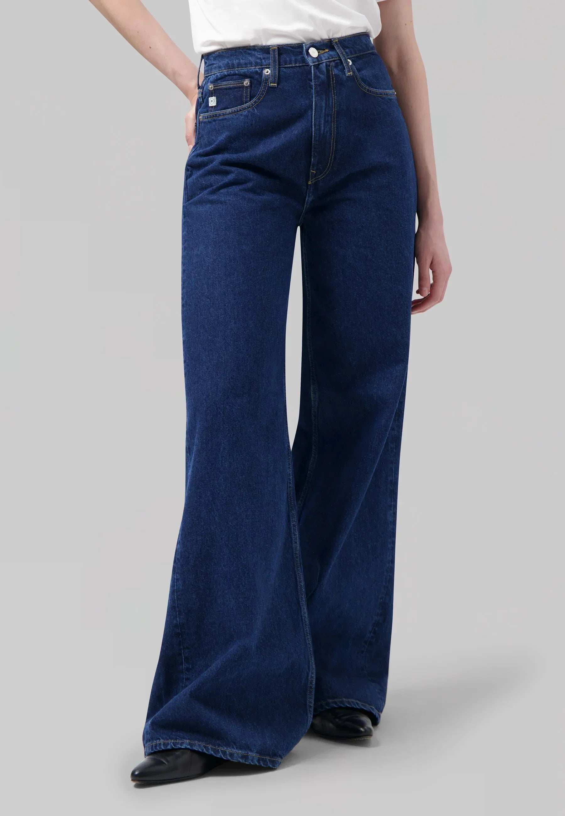 mud jeans femme sara high loose coton bio bleu indigo l armoire poethique 2