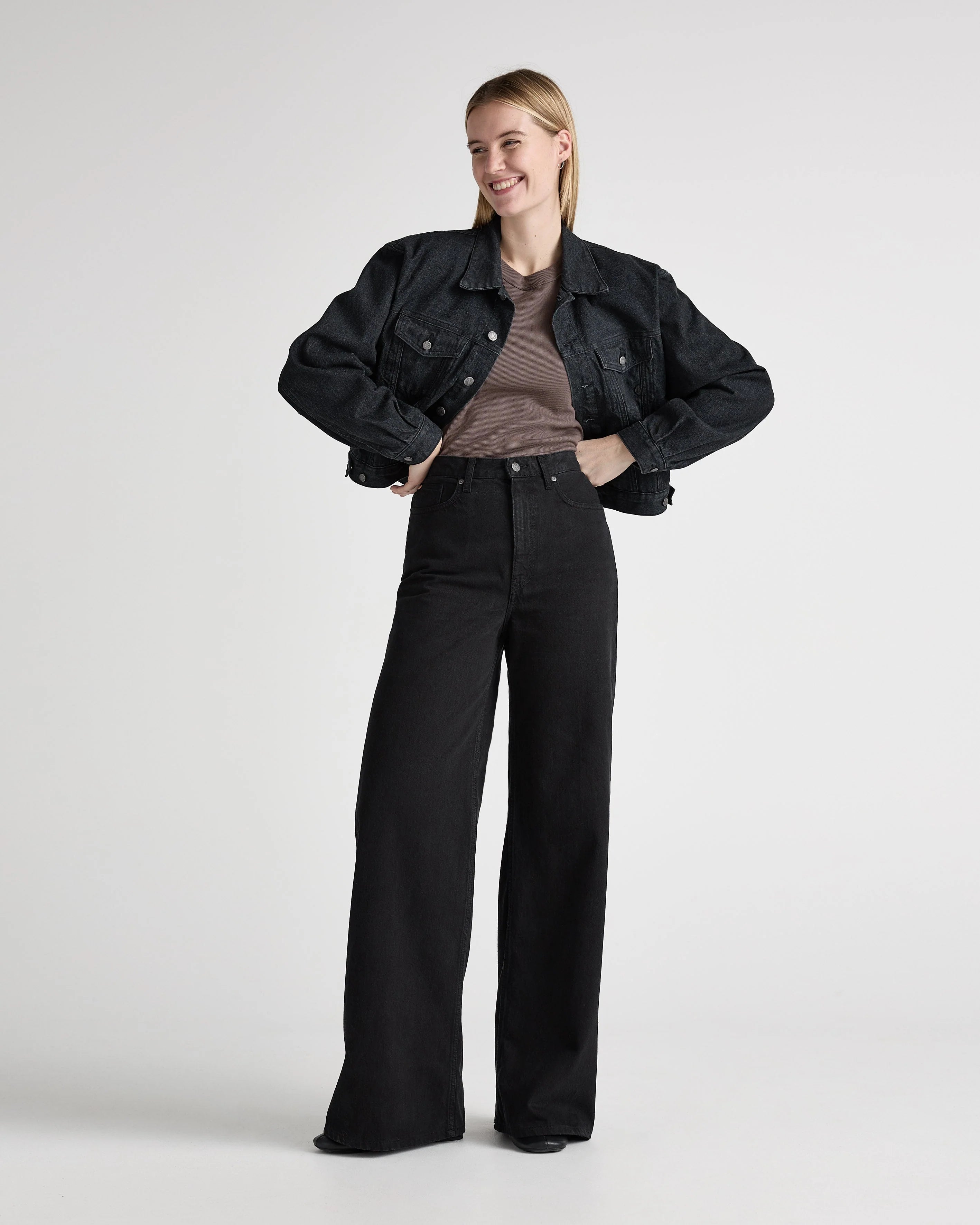 mud jeans femme sara high loose coton bio noir l armoire poethique  1