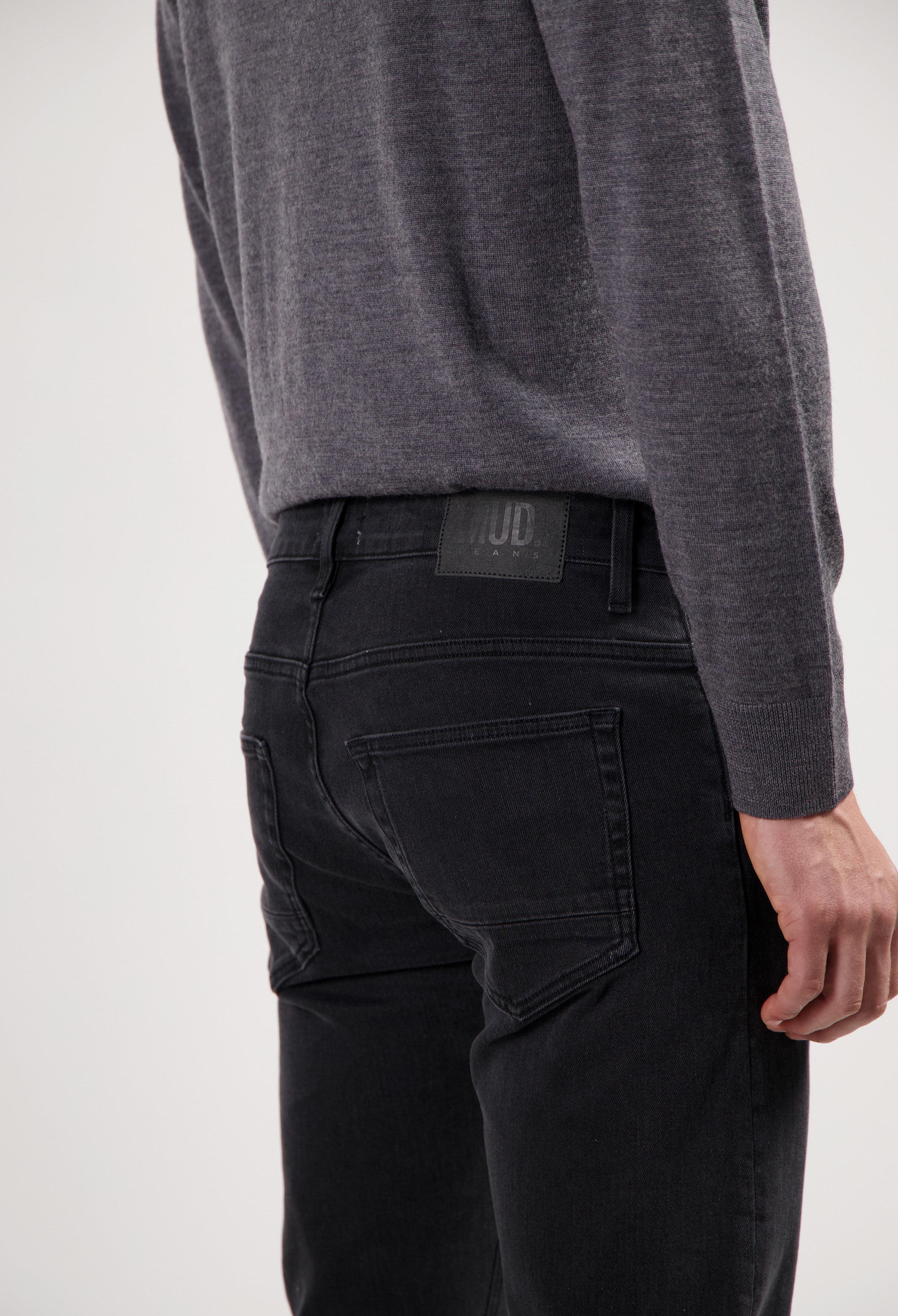 mud jeans homme dunn low tapered coton bio lyocell stone black noir l armoire poethique  1