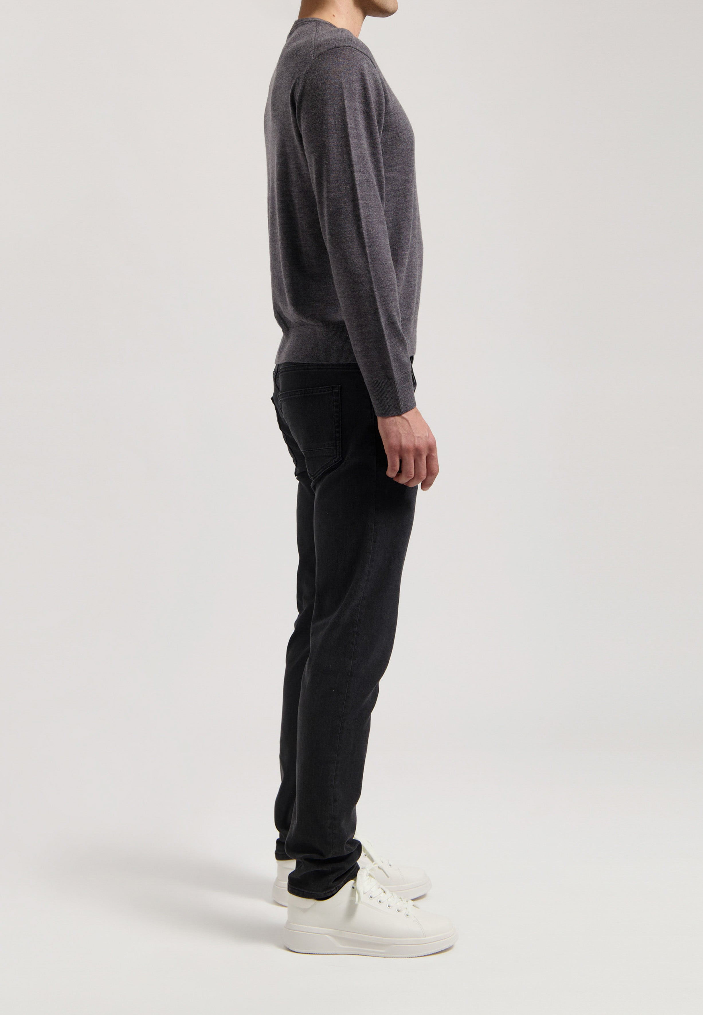 mud jeans homme dunn low tapered coton bio lyocell stone black noir l armoire poethique  3