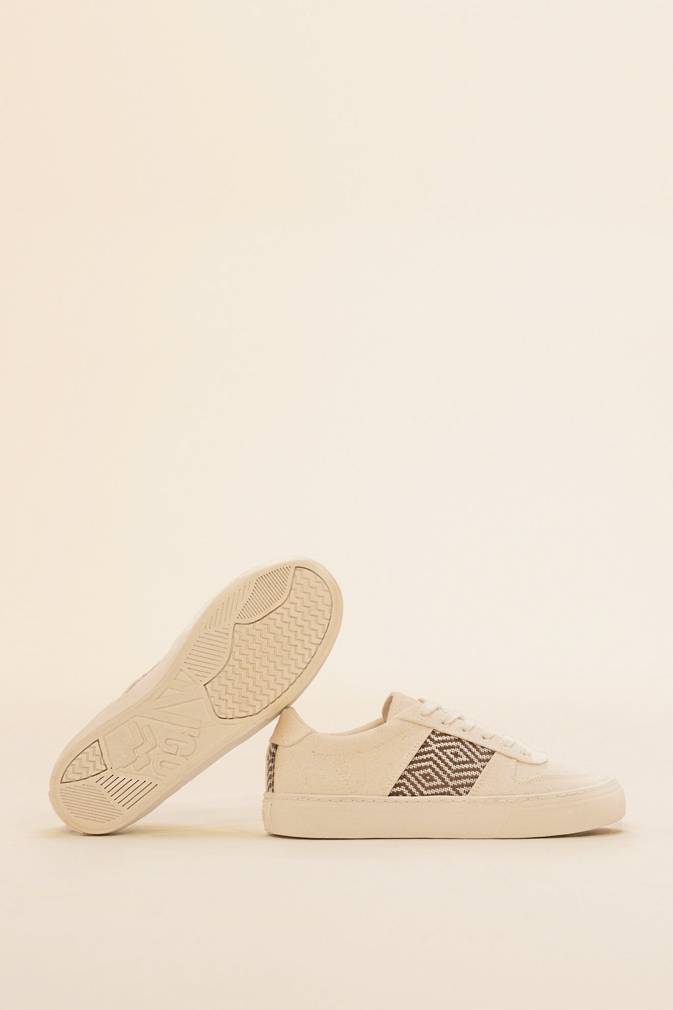 ngo shoes unisexe mai chau canvas macchiato beige marron coton bio l armoire poethique 1