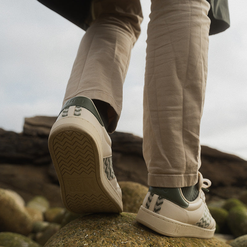 Saigon Classique '24 Cypress Green Leather Low-Top Sneakers · Cream and Green