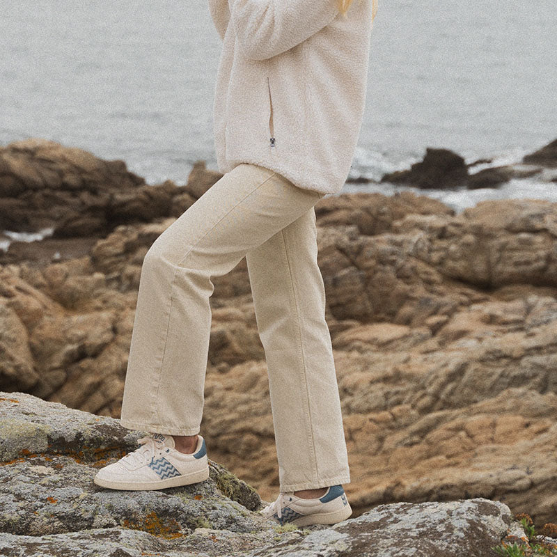 Saigon Classique '24 Steel Blue Leather Low-Top Sneakers · Cream and Blue