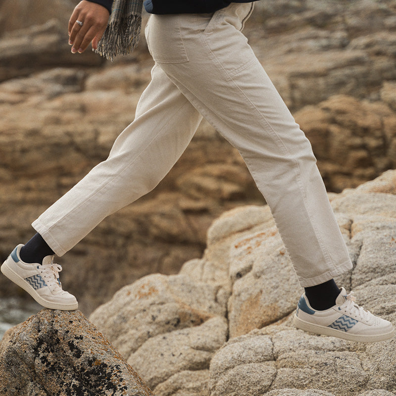 Saigon Classique '24 Steel Blue Leather Low-Top Sneakers · Cream and Blue