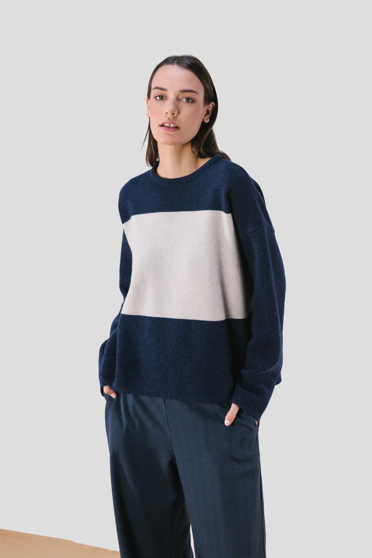 pan femme pull en laine bleu marine et blanc jersey marino raya crudo l armoir