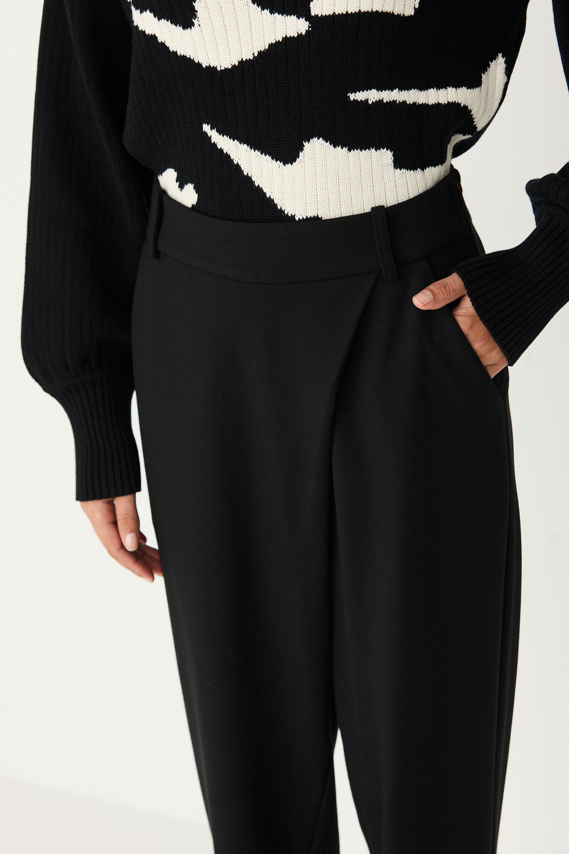 pantalon en tencel modal ezama noir skfk femme pantalon ezama tencel modal noir l armoire poethique 2