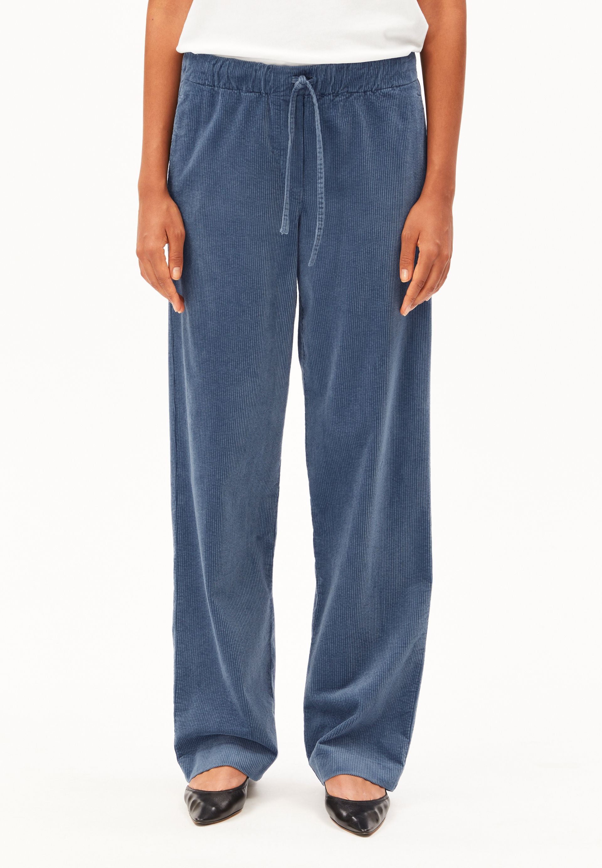 pantalon en velours de coton bio jaimilaa corduroy bleu gris armedangels femme pantalon velour jaimilaa coton bio bleu gris l armoire poethique 1