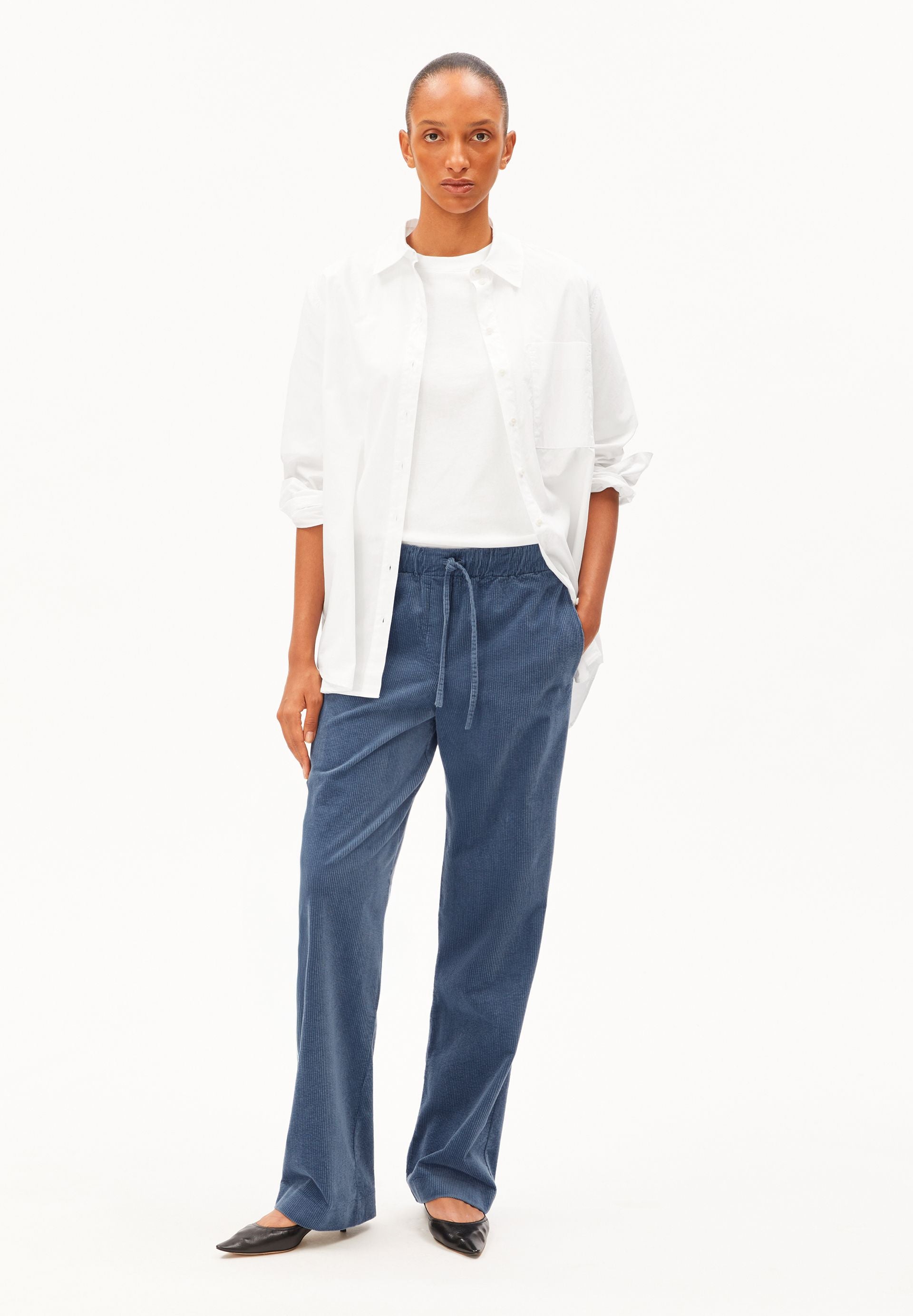 pantalon en velours de coton bio jaimilaa corduroy bleu gris armedangels femme pantalon velour jaimilaa coton bio bleu gris l armoire poethique 5
