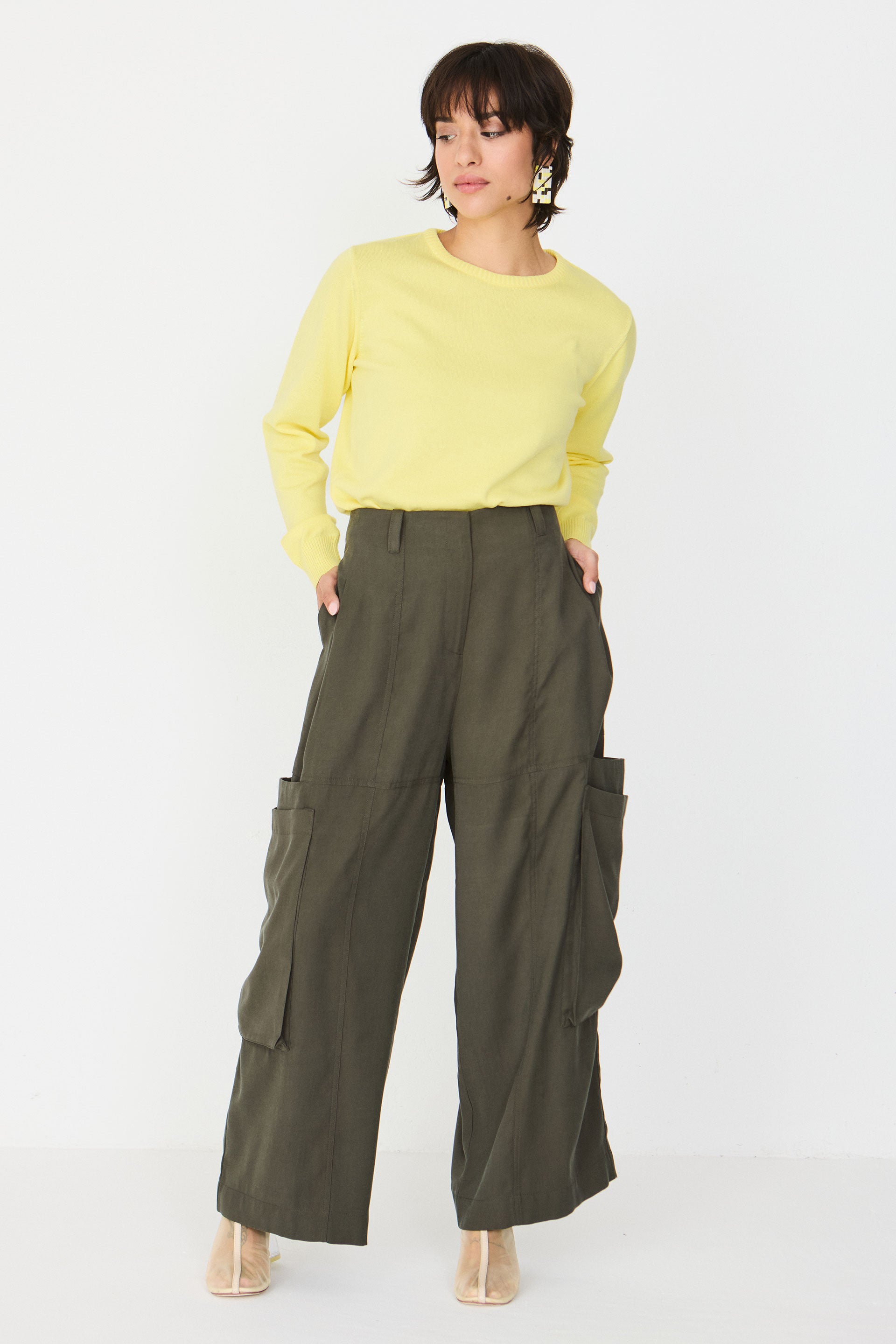 pantalon large cargo en lenzing ecovero aines taupe skfk femme pantalon large cargo aines lenzing ecovero taupe l armoire poethique 2