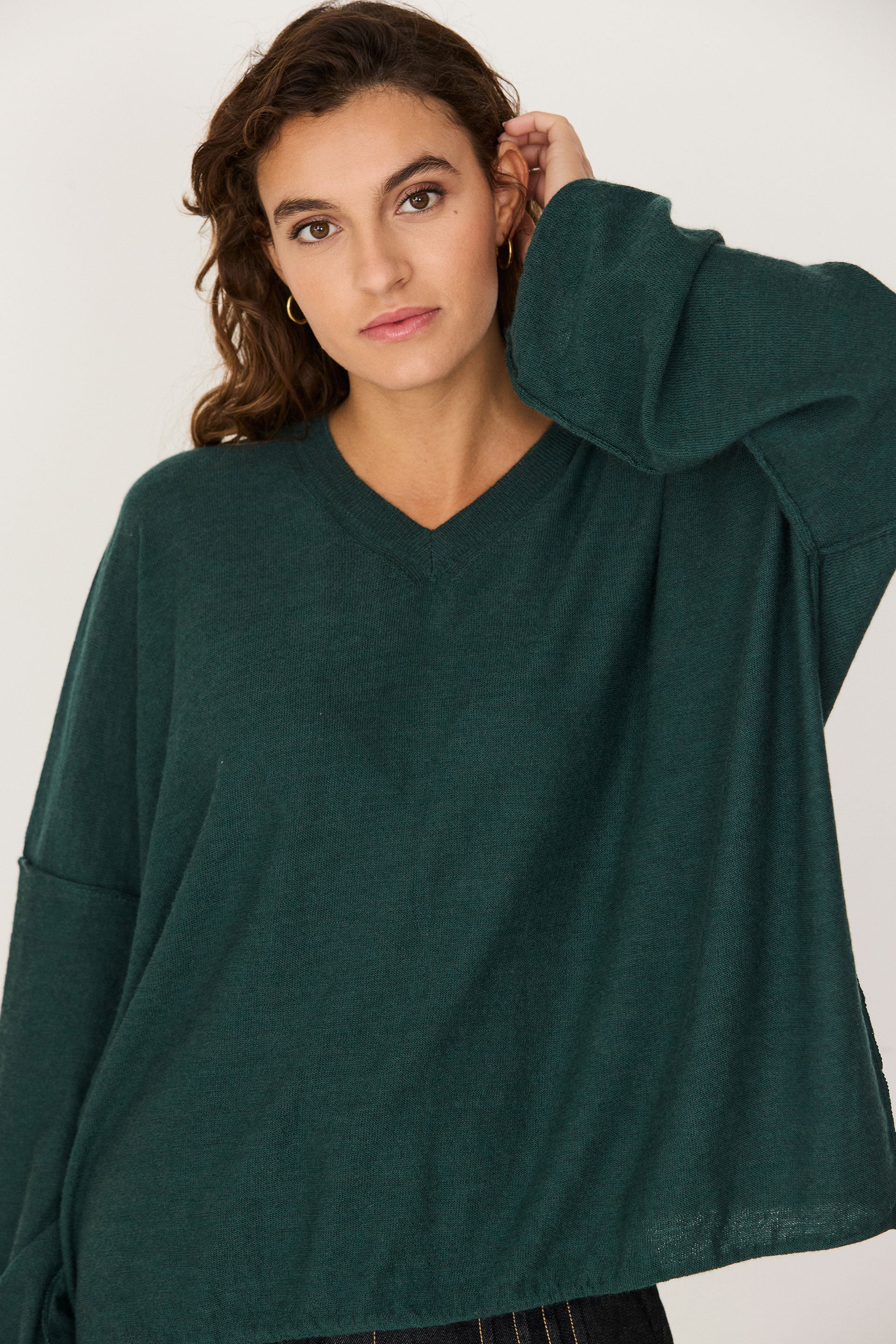 pull ample col v en laine mrinos kaieta vert fonc skfk femme pull ample col v kaieta laine merinos vert fonc l armoire poethique 1