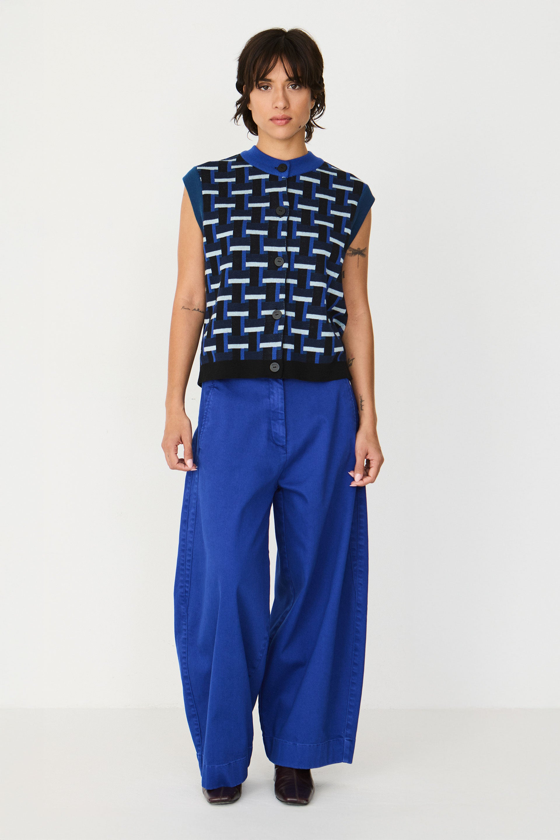 pull boutonn sans manches en coton bio gamitza bleu et noir skfk femme pull boutonn sans manches gamitza coton bio bleu noir l armoire poethique 1