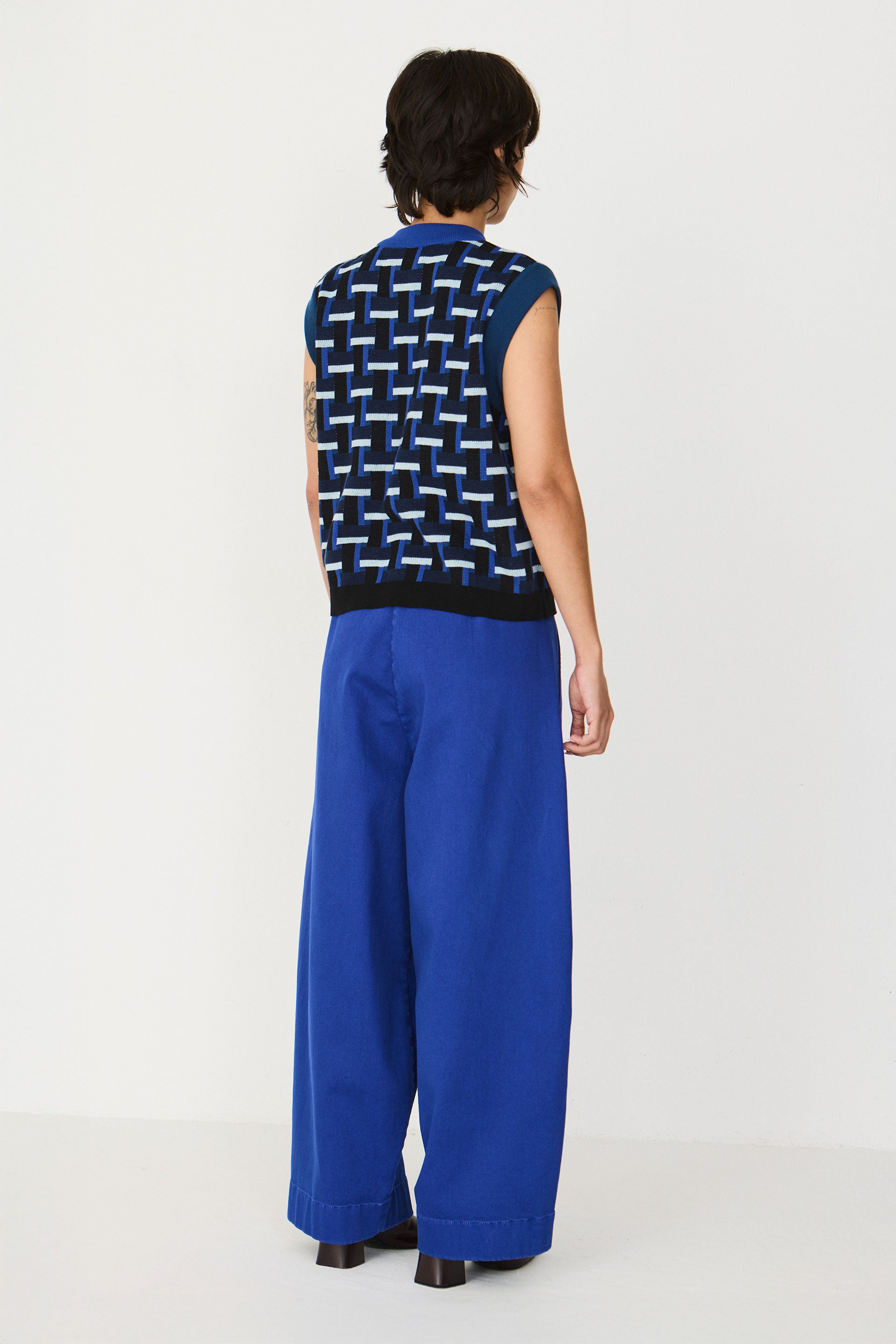 pull boutonn sans manches en coton bio gamitza bleu et noir skfk femme pull boutonn sans manches gamitza coton bio bleu noir l armoire poethique 4