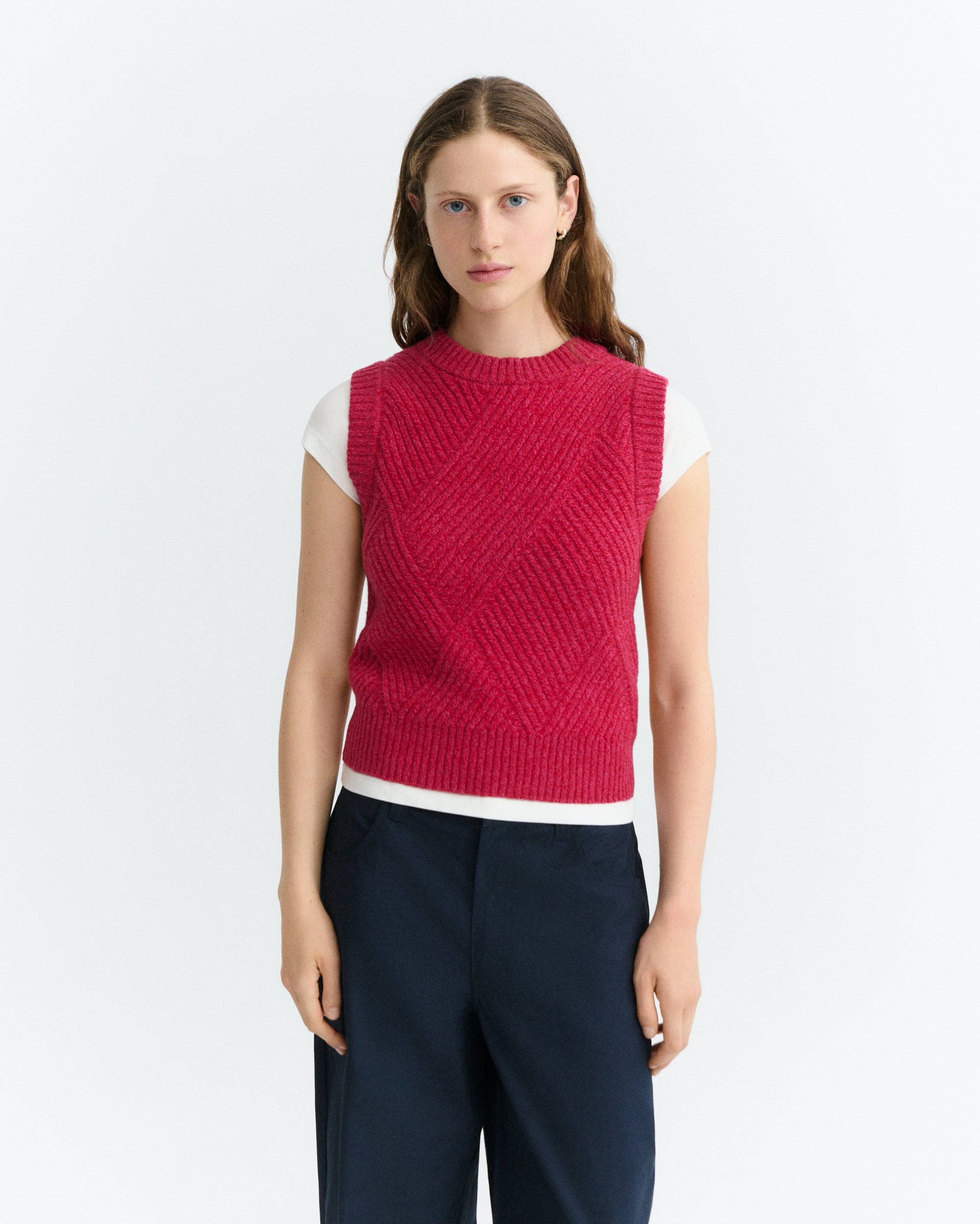 pull sans manches en laine kaia rouge rose thinking mu femme pull sans manches kaia laine rouge rose l armoire poethique 1