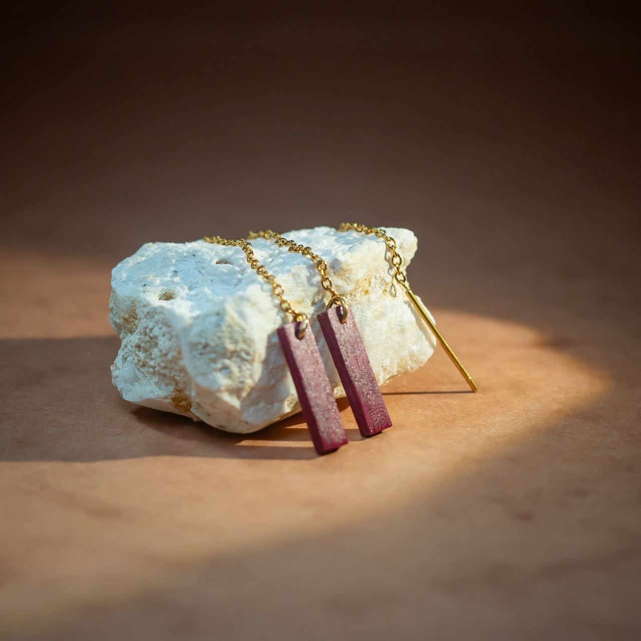 racines femme boucles oreille chainettes barre amarante l armoire poethique 1