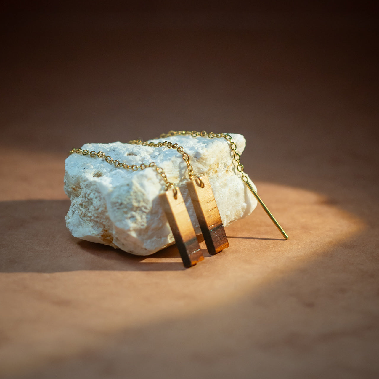 racines femme boucles oreille chainettes barre palissandre l armoire poethique 1