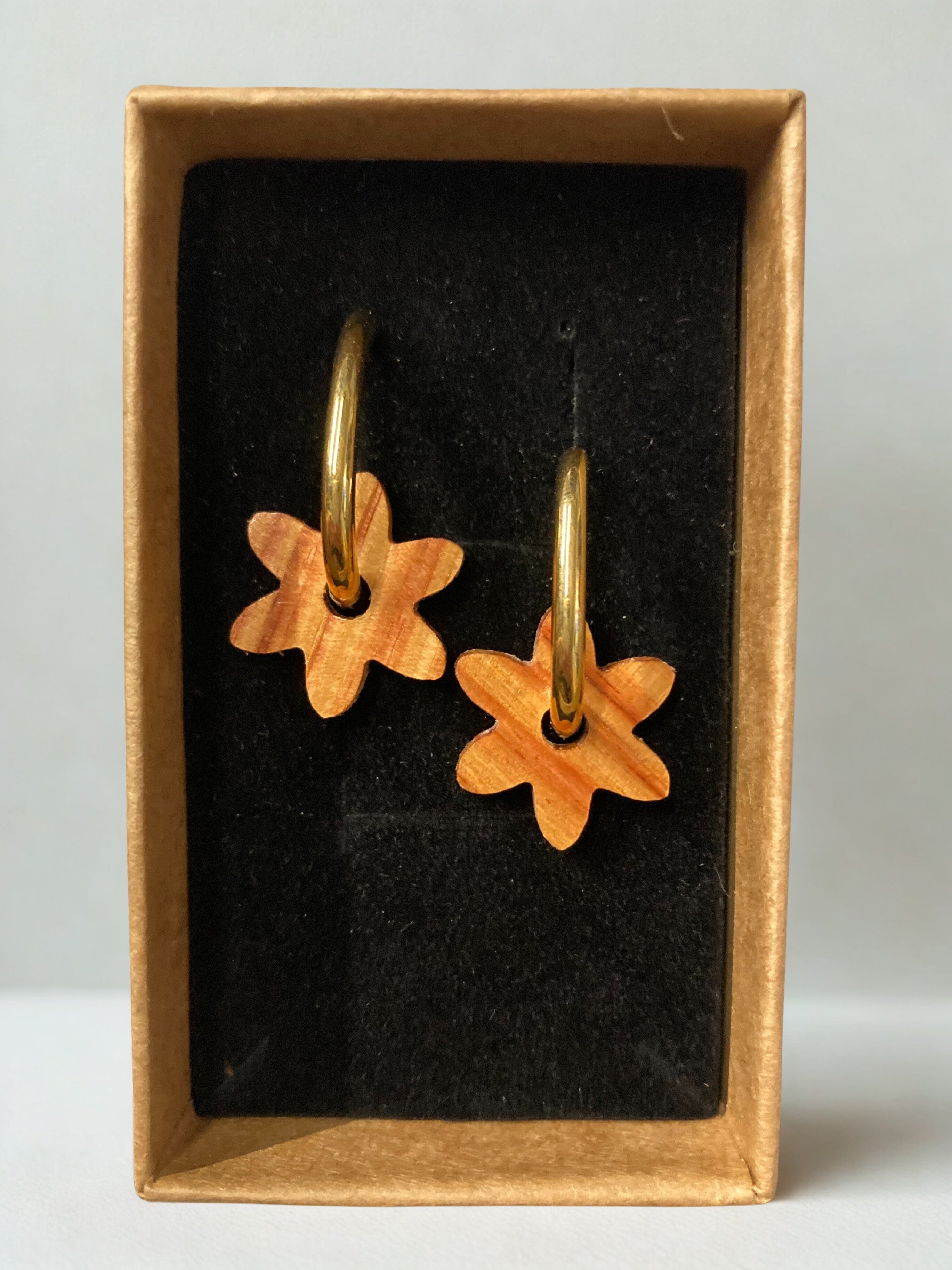 racines femme boucles oreille grande creole fleur bois rose l armoire poethique