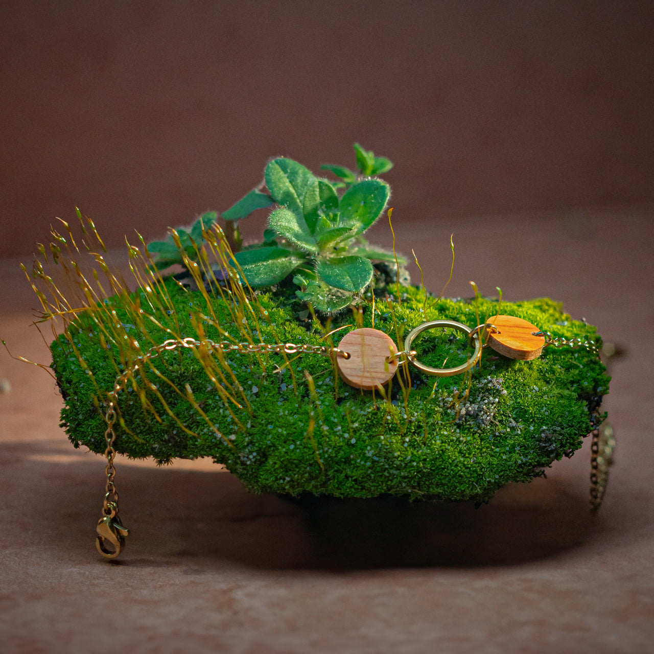 Adjustable round precious wood scrap bracelet · gold