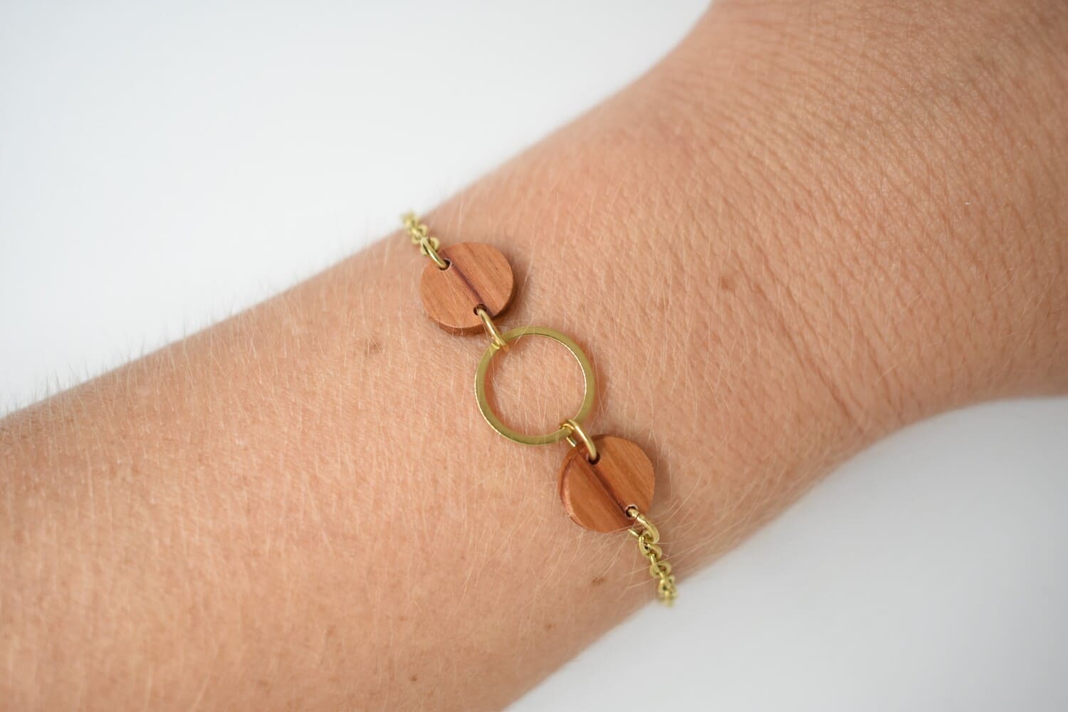 Adjustable round precious wood scrap bracelet · gold