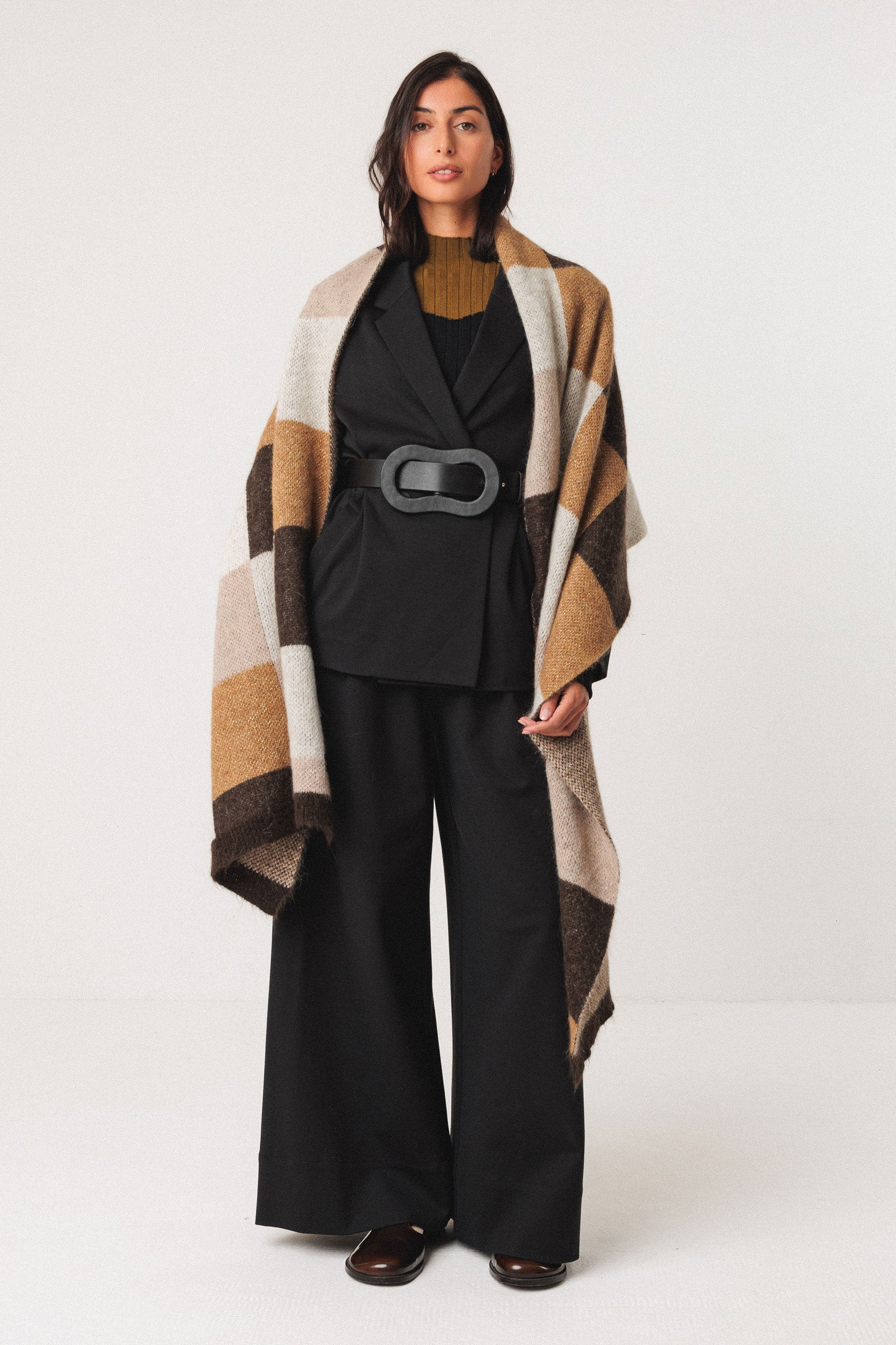 skfk femme echarpe arbea laine beige creme marron l armoire poethique 2