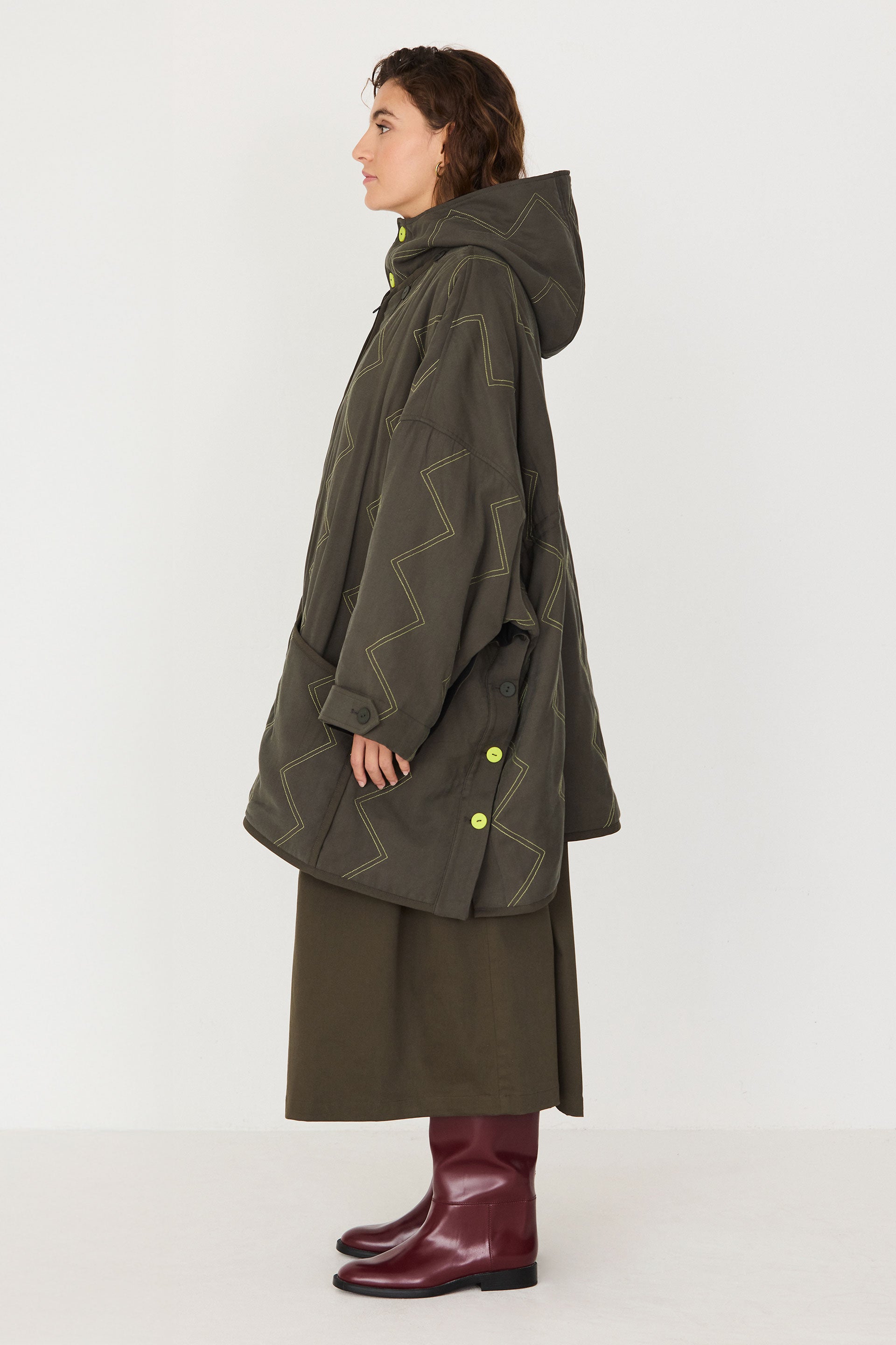 skfk femme manteau ample reversible capuche maixabel ecovero taupe noir l armoire poethique 4