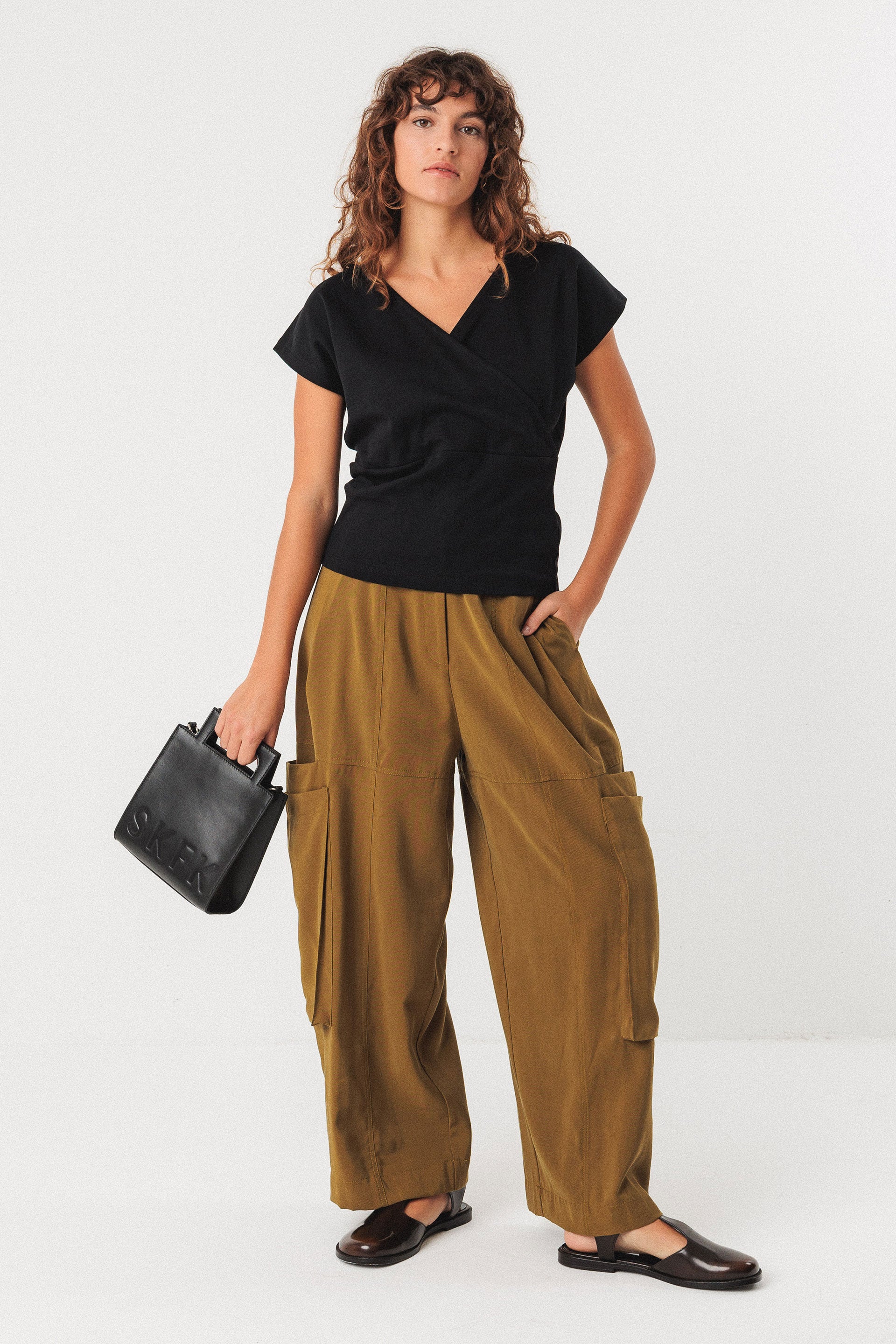 skfk femme pantalon aines lenzing ecovero vert olive l armoire poethique  3