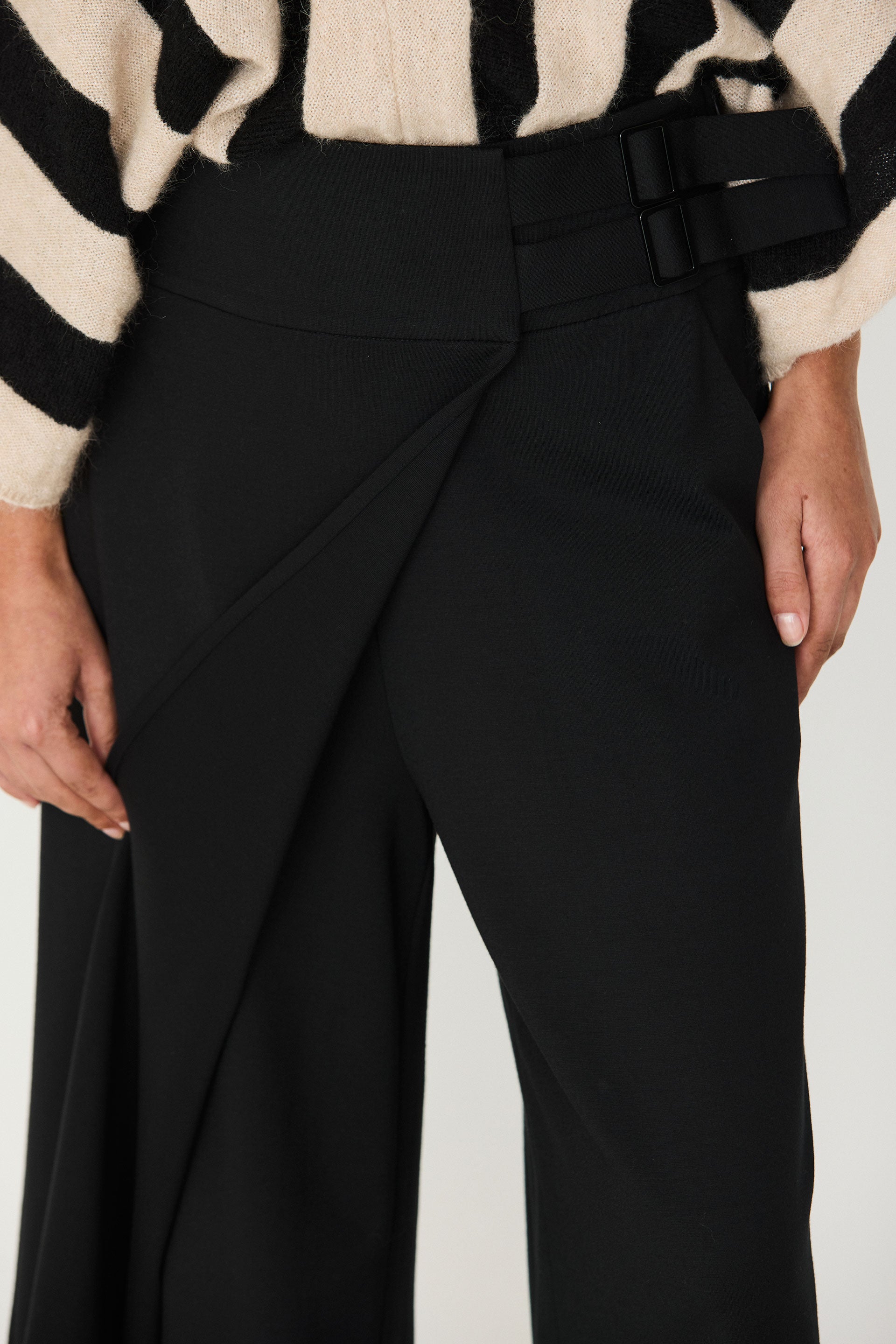 skfk femme pantalon araika tencel modal noir l armoire poethique 4