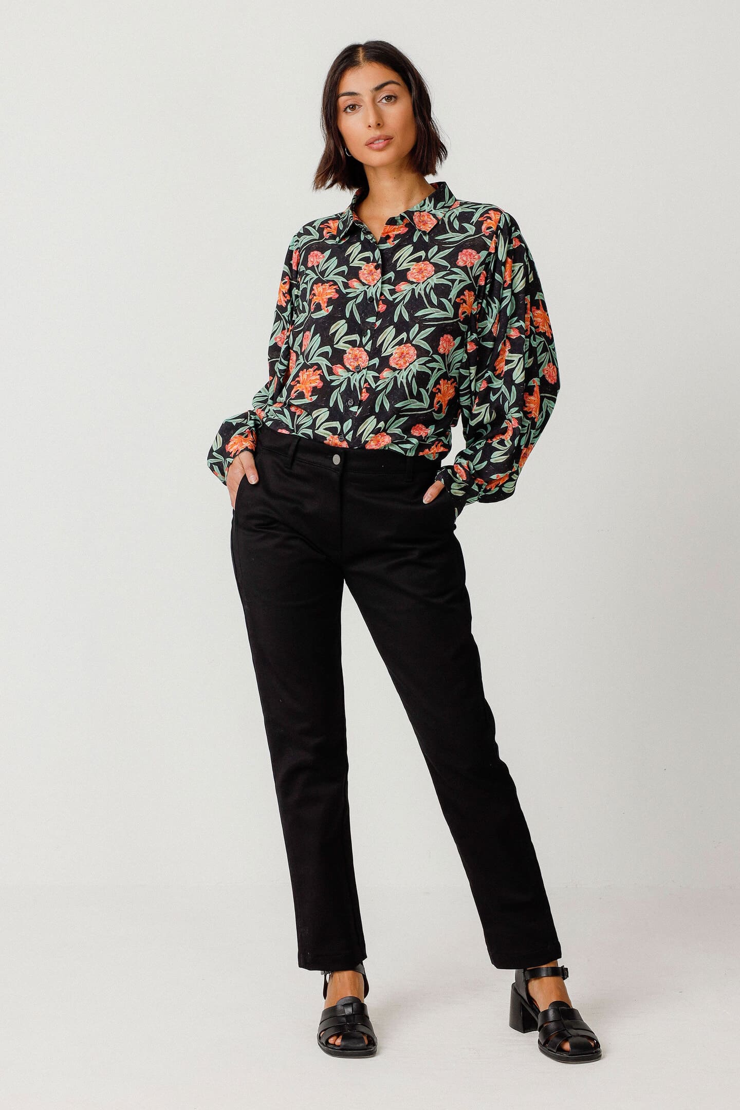 skfk femme pantalon ekora noir coton bio l armoire poethique  2