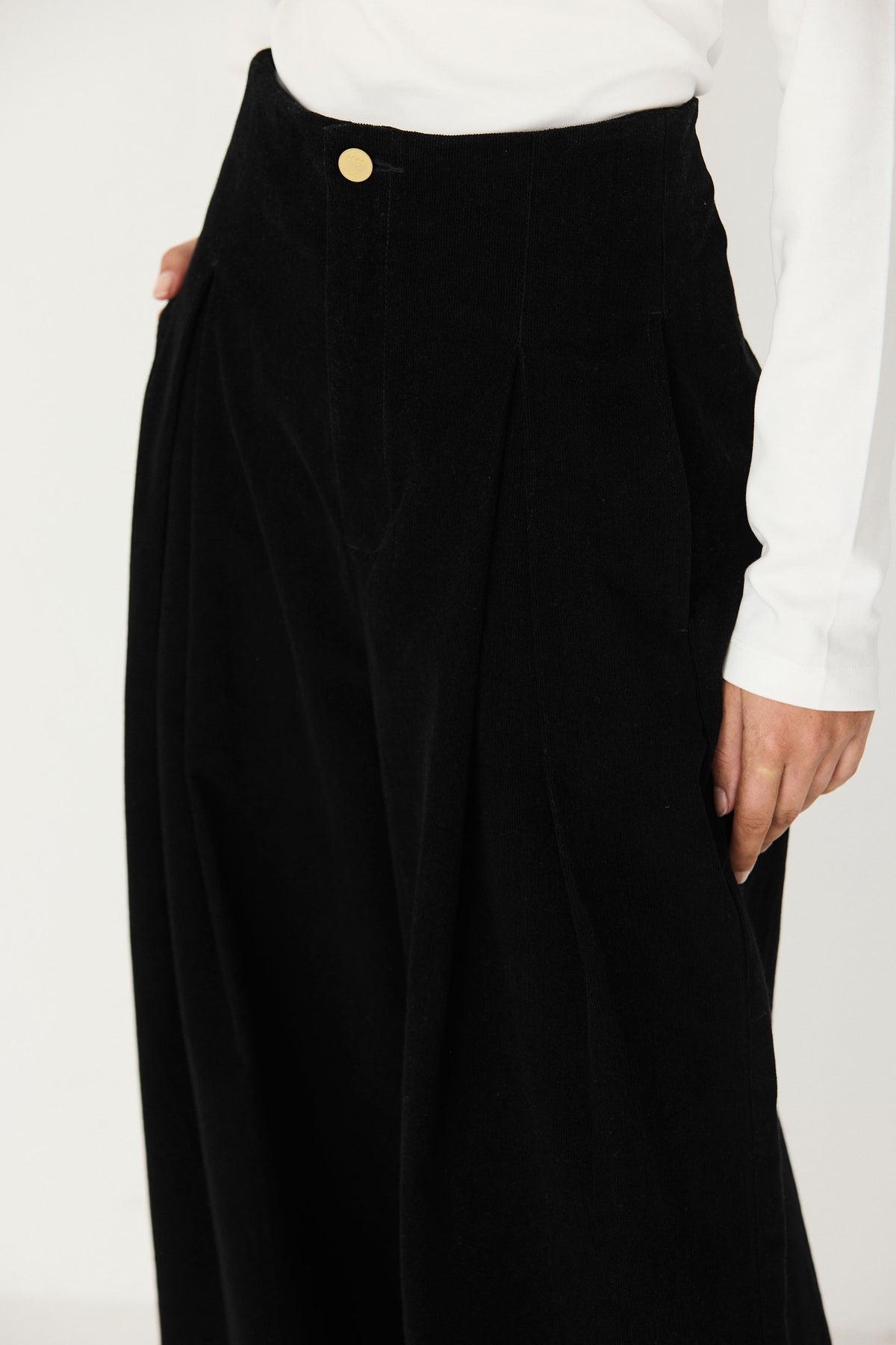 skfk femme pantalon large basabe coton bio noir armoire poethique 4
