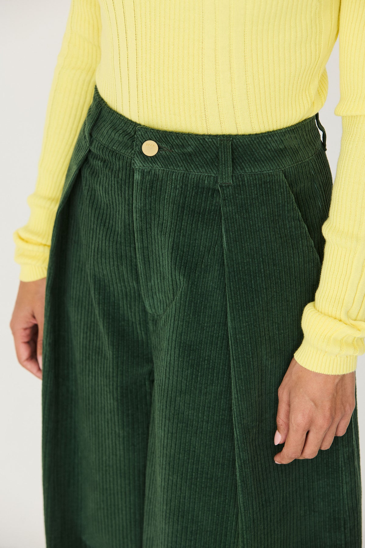 skfk femme pantalon large kenare coton bio vert armoire poethique 4