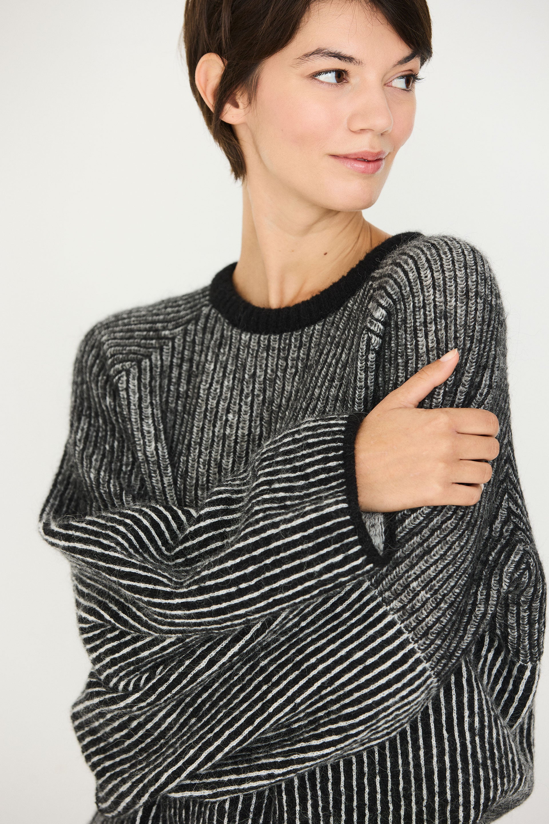 skfk femme pull espe noir blanc laine alpaga l armoire poethique 1