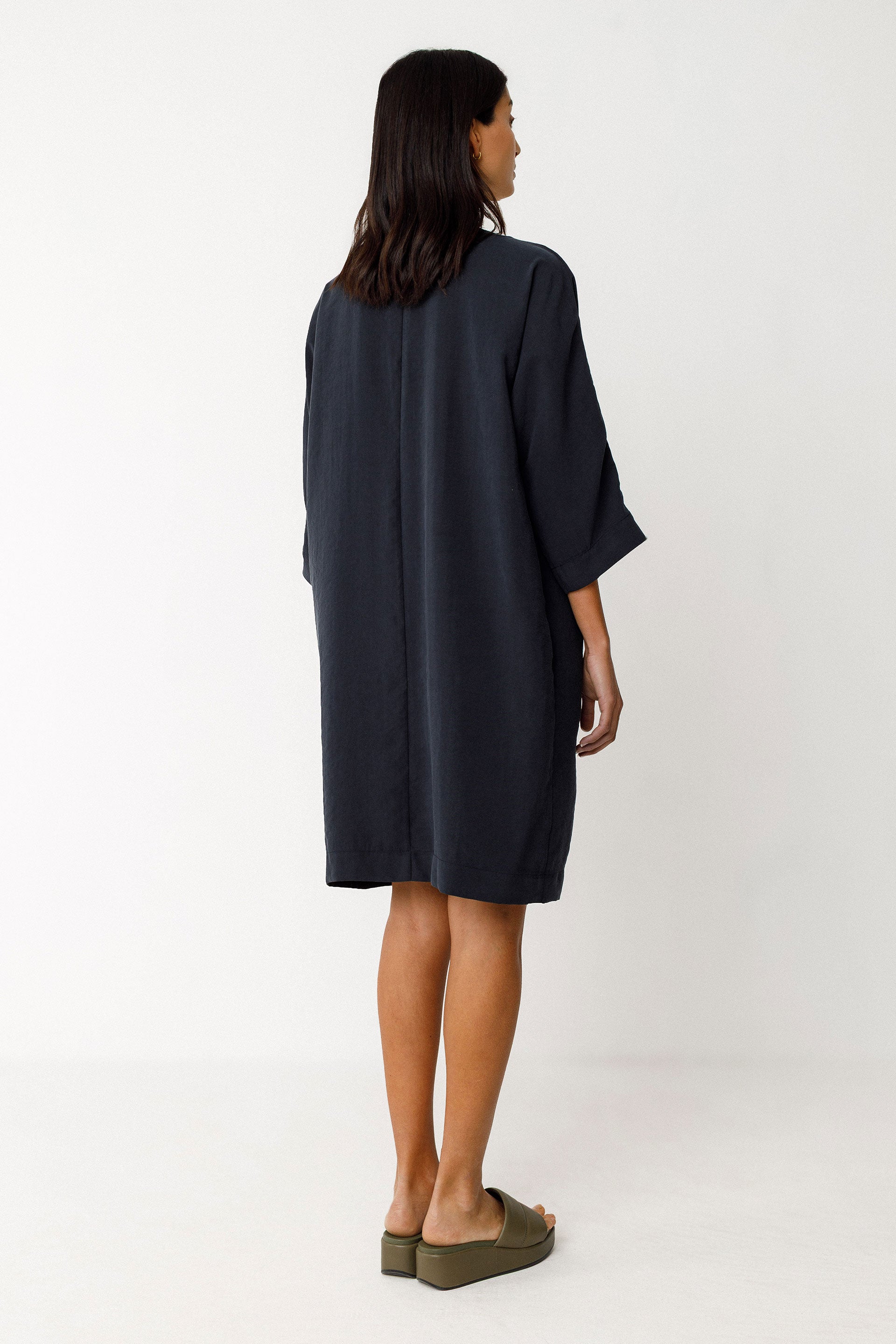 skfk femme robe nikole noir modal tencel l armoire poethique 4