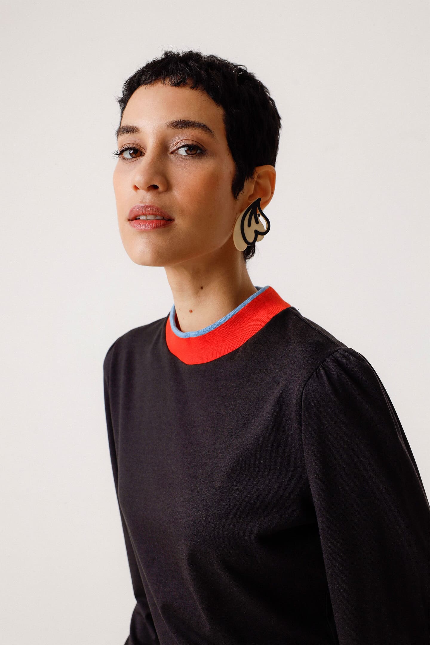 skfk femme t shirt artea noir modal coton bio l armoire poethique 1