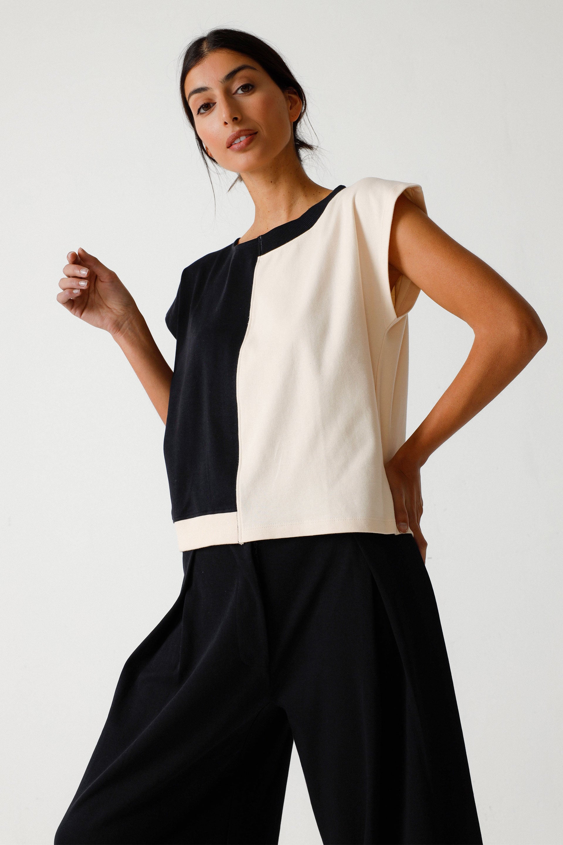 skfk femme t shirt ekai noir creme coton bio l armoire poethique 1