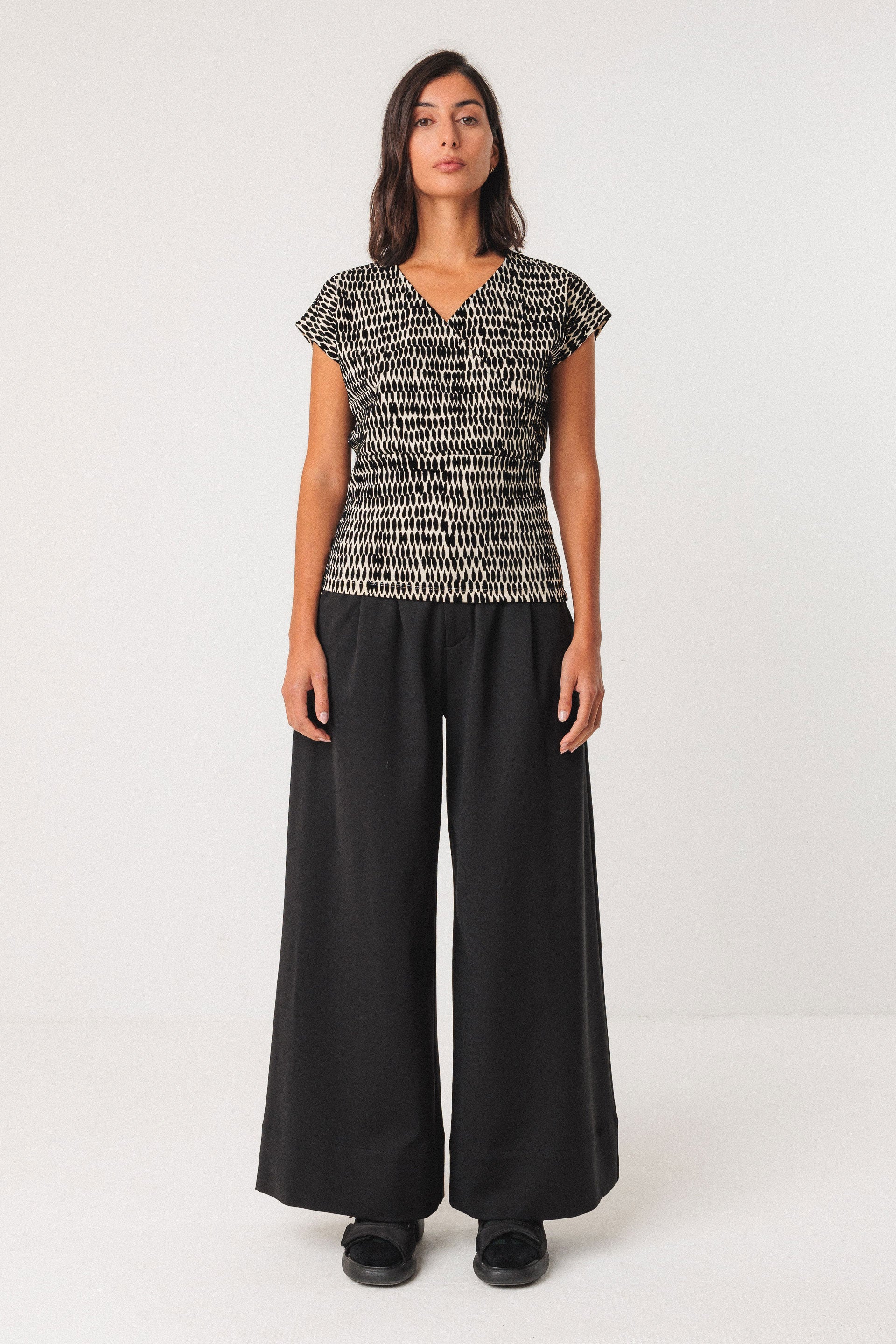 skfk femme tee shirt maialen drops coton bio noir blanc l armoire poethique 2