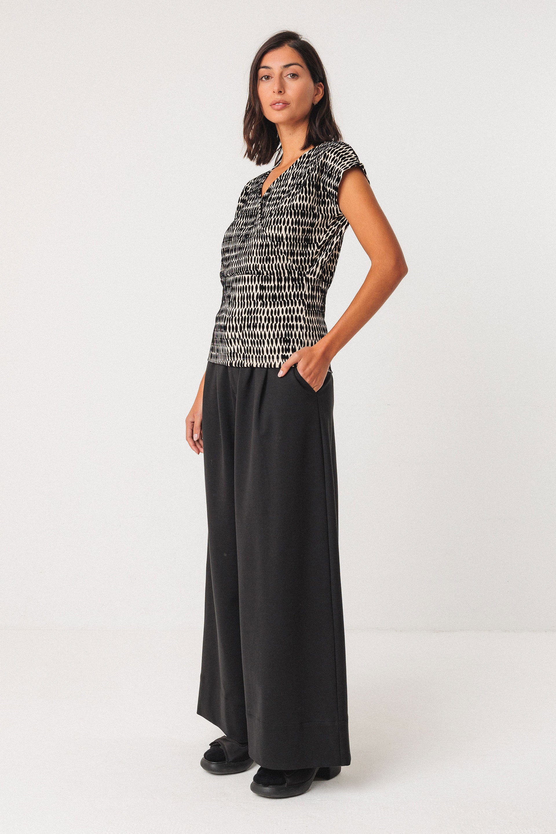 skfk femme tee shirt maialen drops coton bio noir blanc l armoire poethique 3