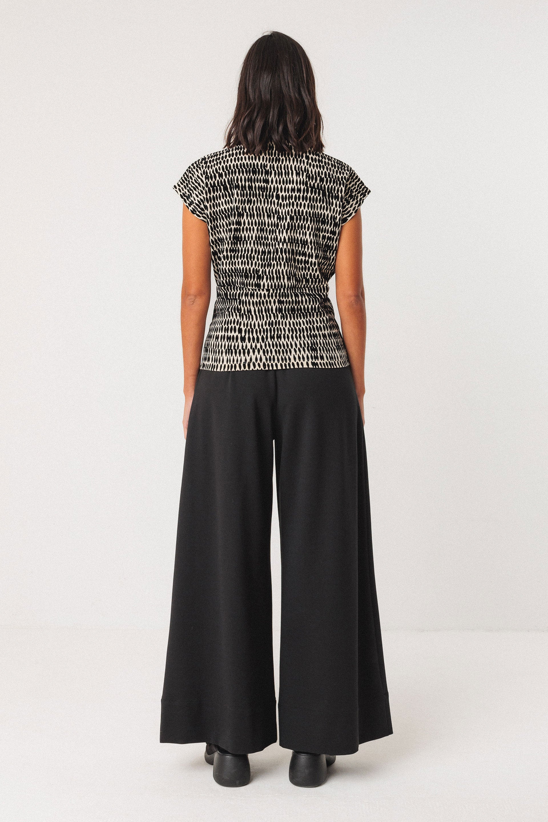 skfk femme tee shirt maialen drops coton bio noir blanc l armoire poethique 4