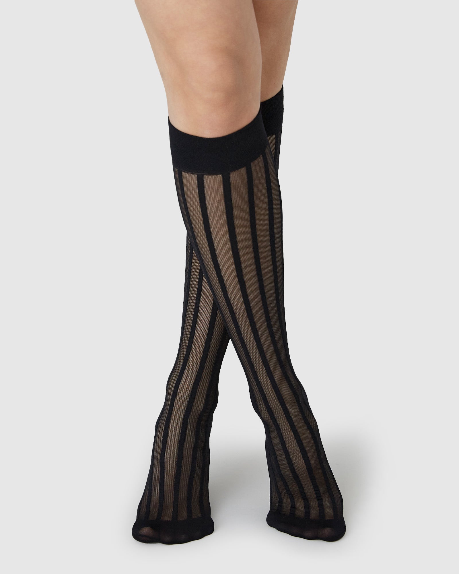 swedish stockings femme chaussettes siri stripes noir polyamide recycle l armoire poethique 1