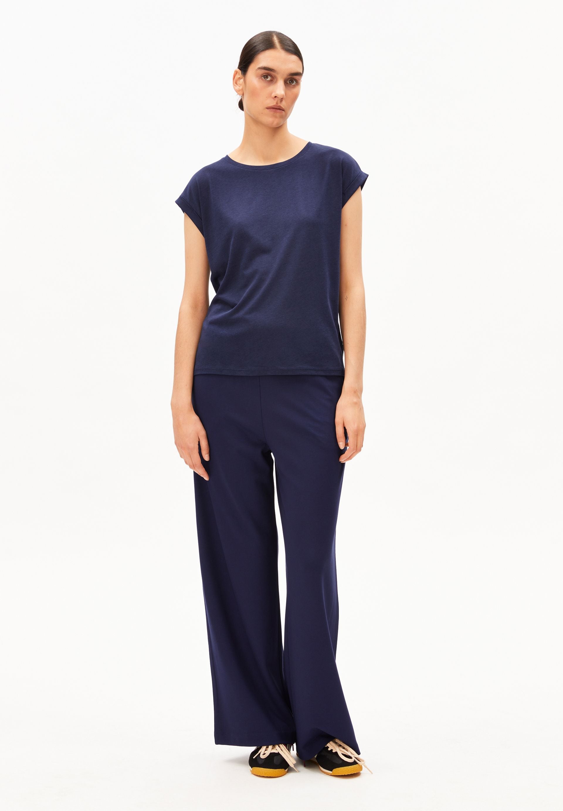 tee shirt en tencel lyocell jilaana bleu fonc armedangels femme tee shirt jilaana tencel lyocell bleu fonc l armoire poethique 5
