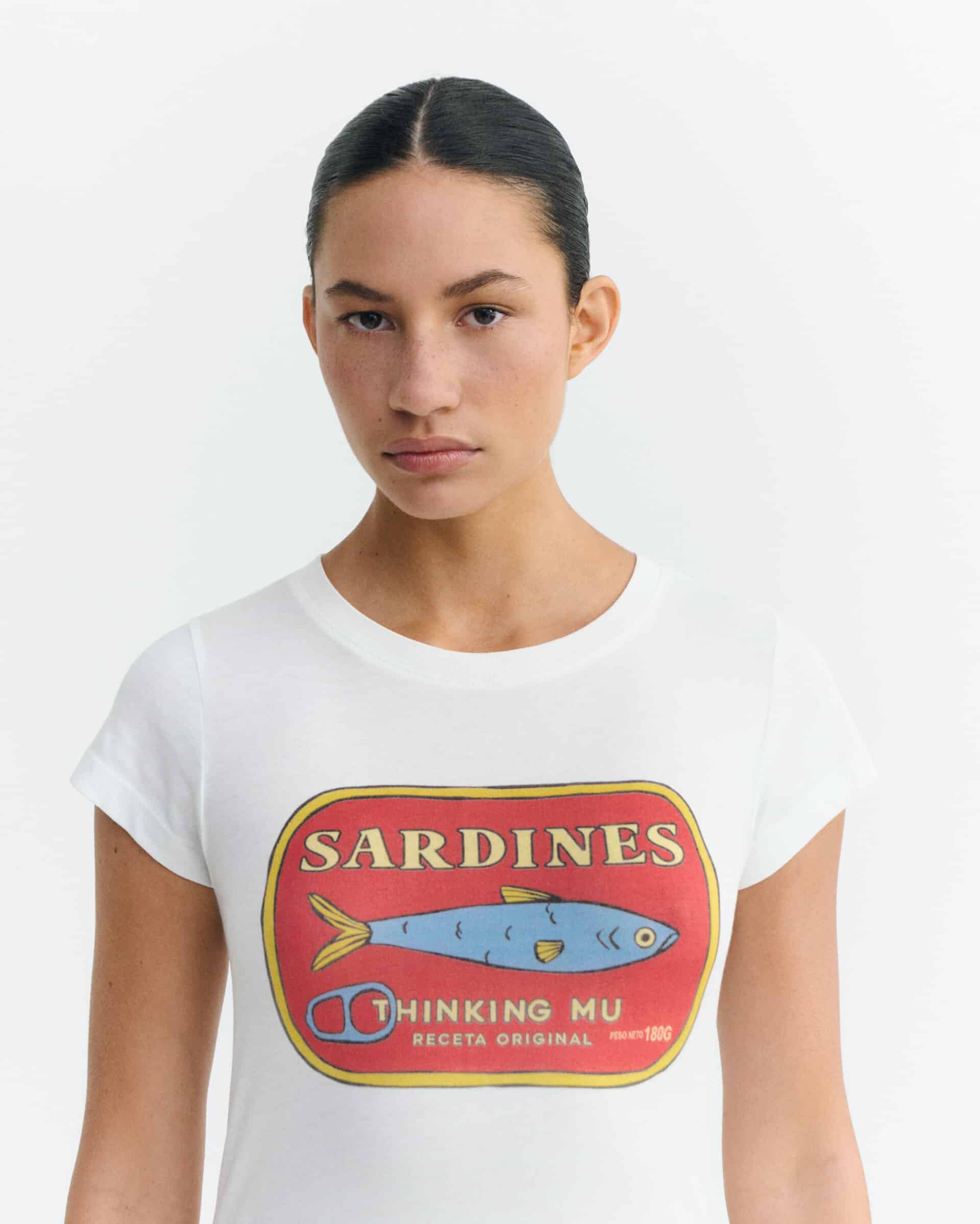 thinking mu femme t shirt sardines mirna blanc bleu rouge coton bio l armoire poethique 1