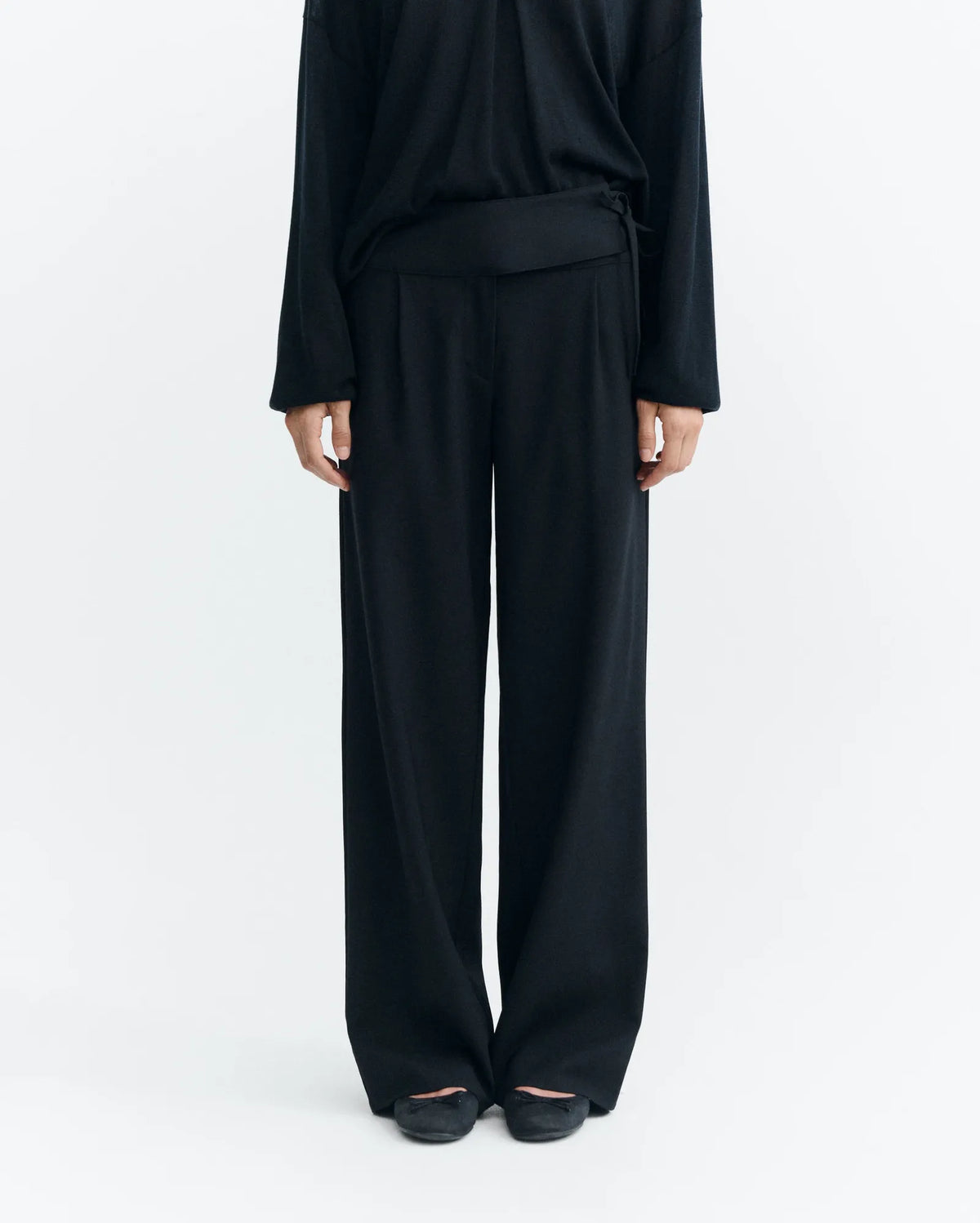 thinking mu pantalon droit en polyester recycle et laine yuri noir l armoire poethique