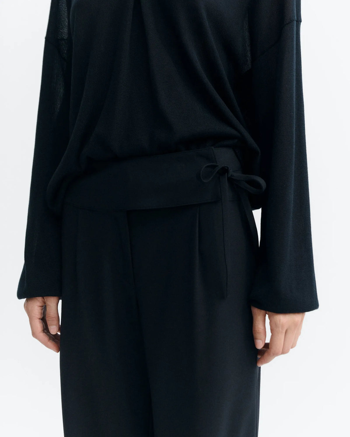 thinking mu pantalon droit en polyester recycle et laine yuri noir l armoire poethique