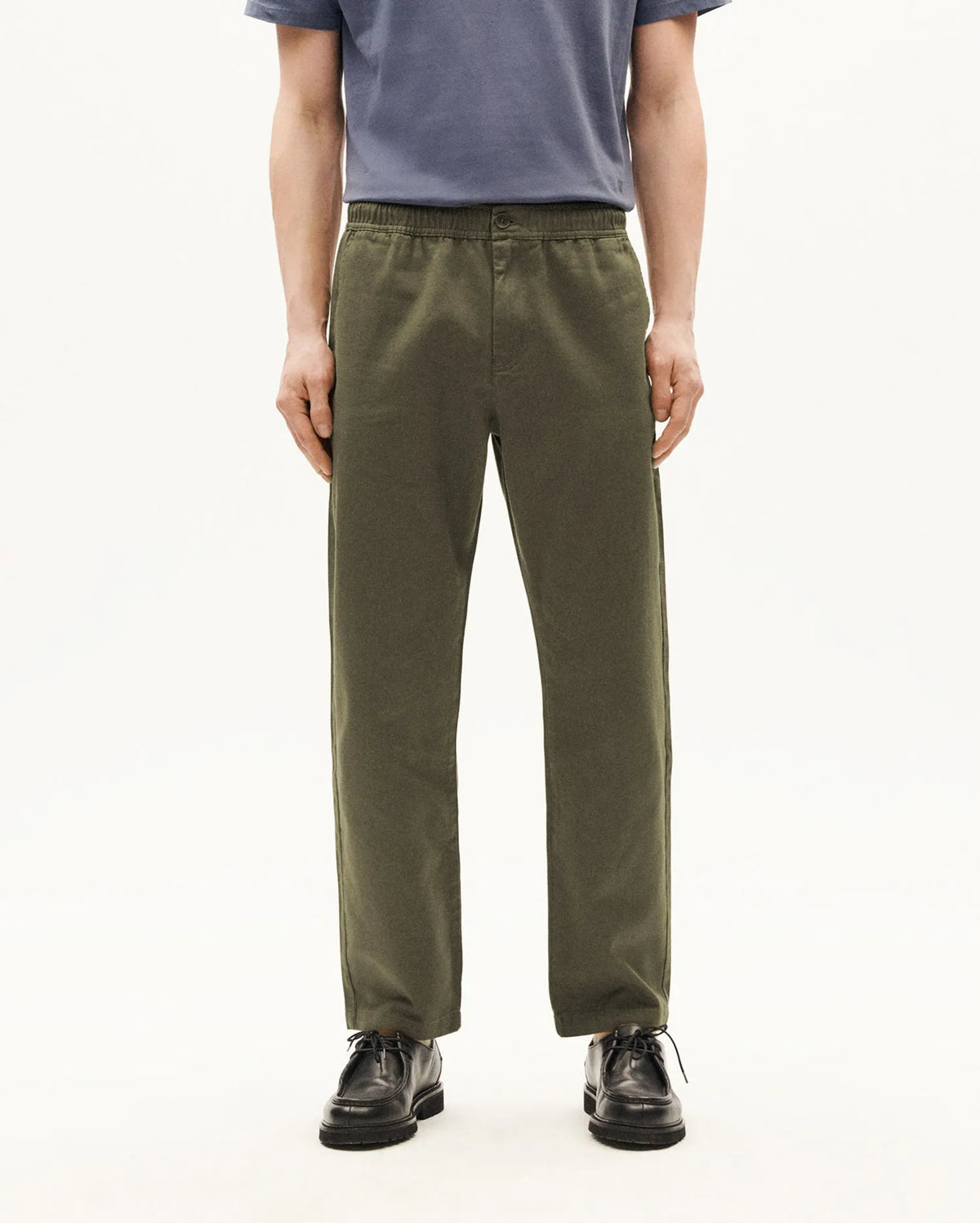 thinking mu pantalon en coton bio olive green travel vert olive l armoire poethique