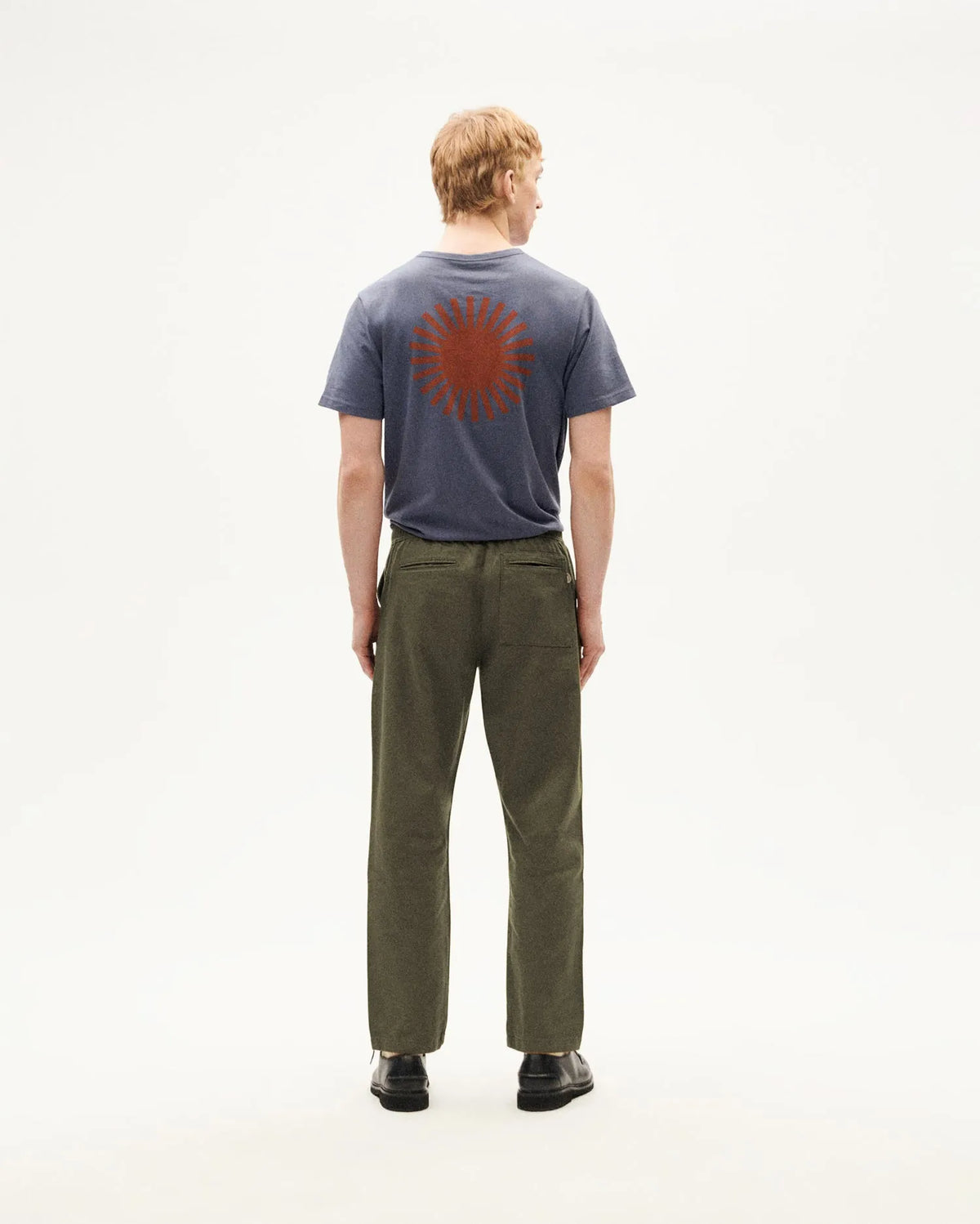 thinking mu pantalon en coton bio olive green travel vert olive l armoire poethique