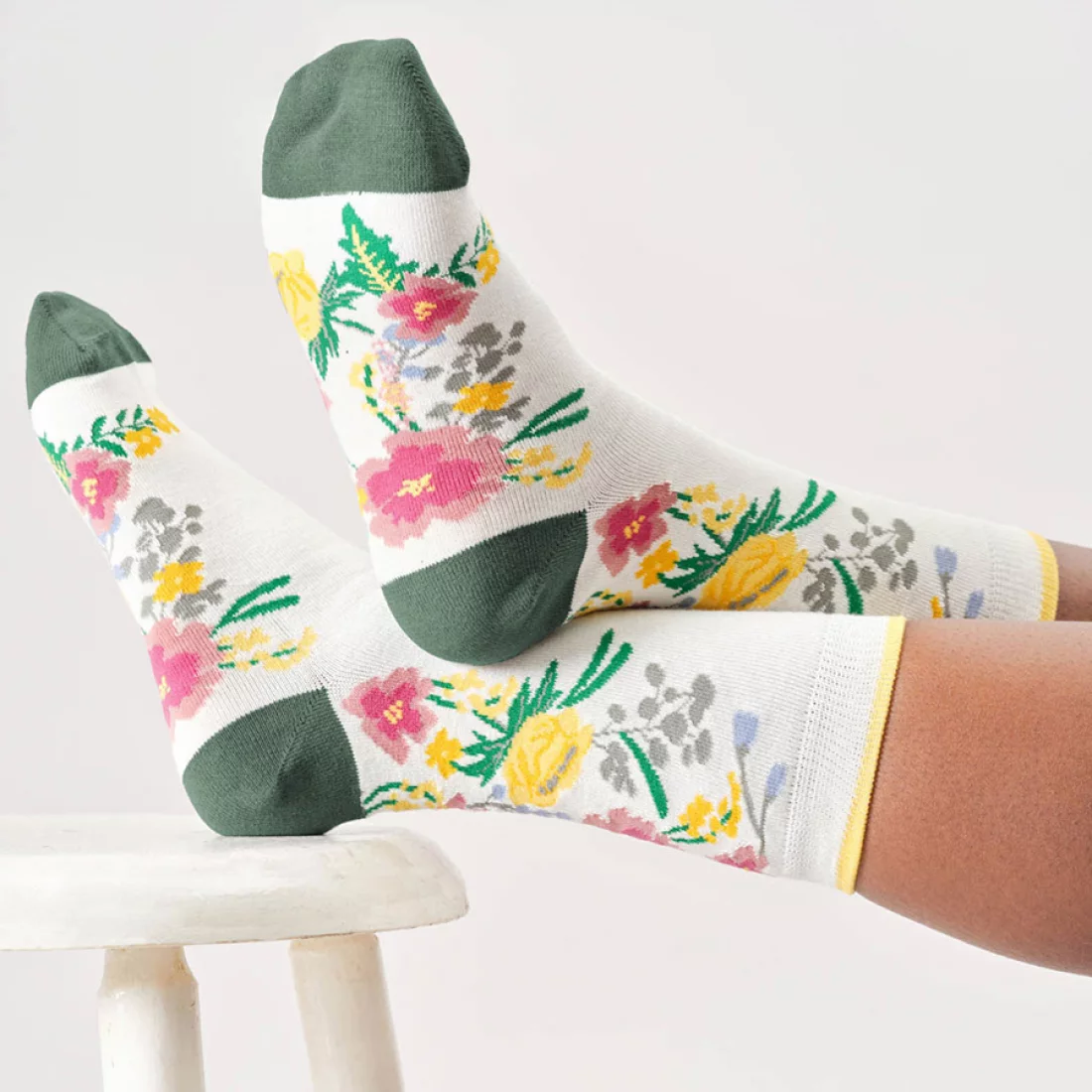 thought femme chaussette climbing floral coton bio blanc jaune rose l armoire poethique 3