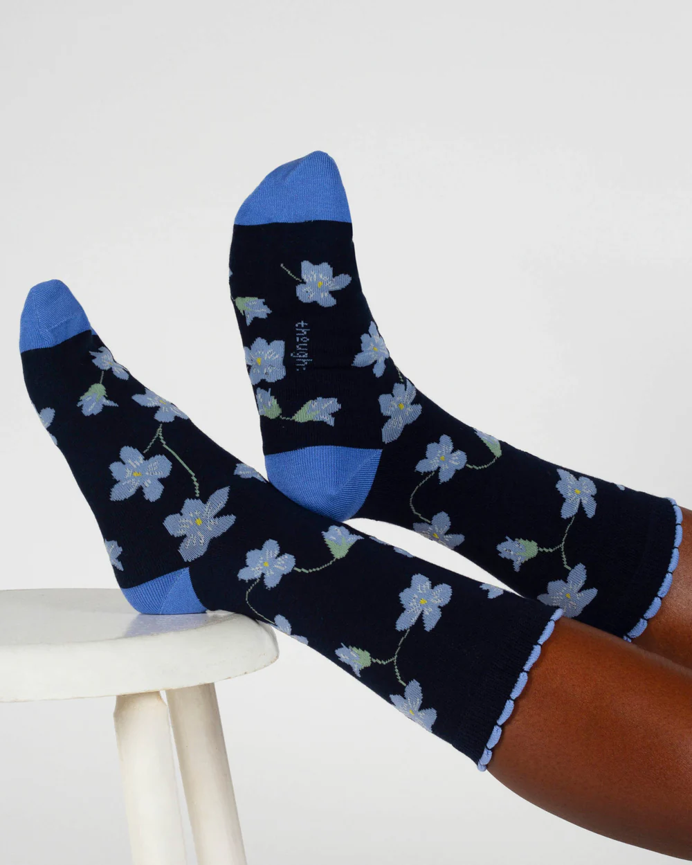 thought femme chaussette primevere birth flower viscose bambou bleu lavende l armoire poethique 2