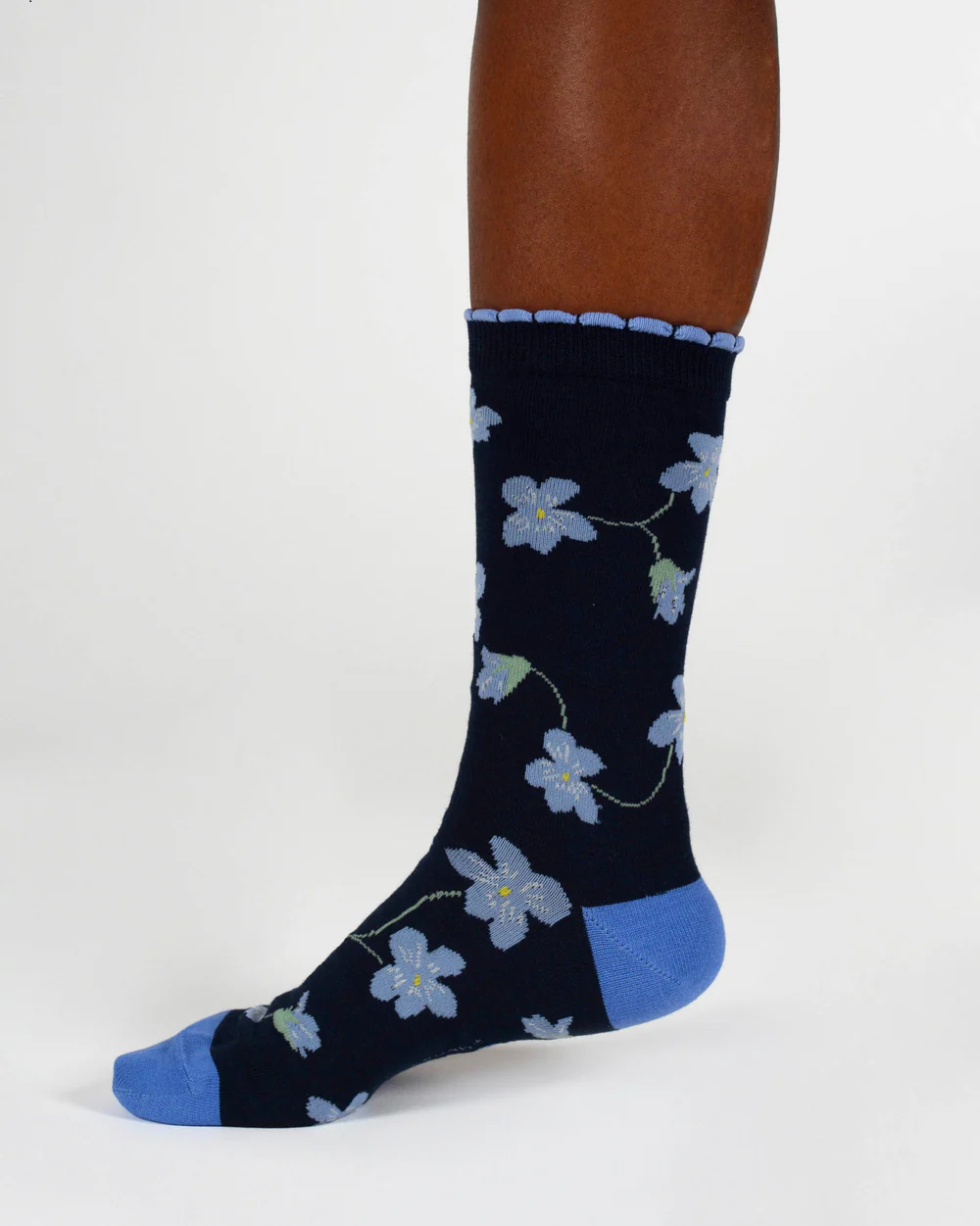 thought femme chaussette primevere birth flower viscose bambou bleu lavende l armoire poethique 3