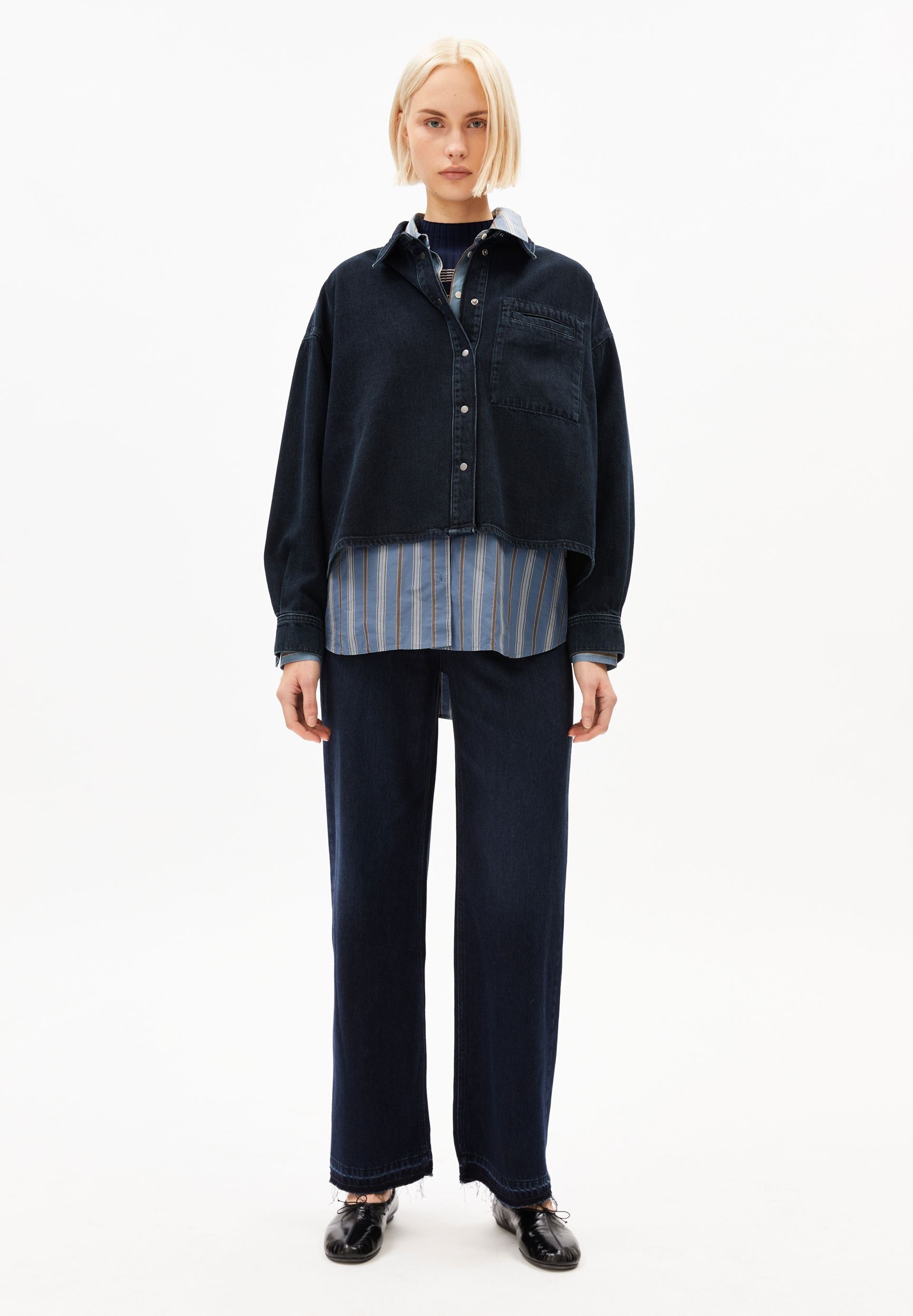 veste en denim de coton bio et coton recycl nalaani denim bleu fonc armedangels femme veste denim nalaani coton bio coton recycl bleu fonc l armoire poethique 5